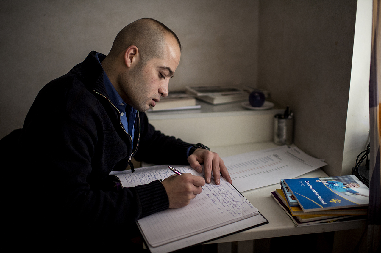 Sam, refugee from Syria who are now studying Swedish so he can be a referee in football in Sweden.