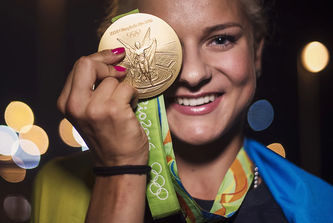 Jenny Rissveds with her gold medal in Rio 2016. 