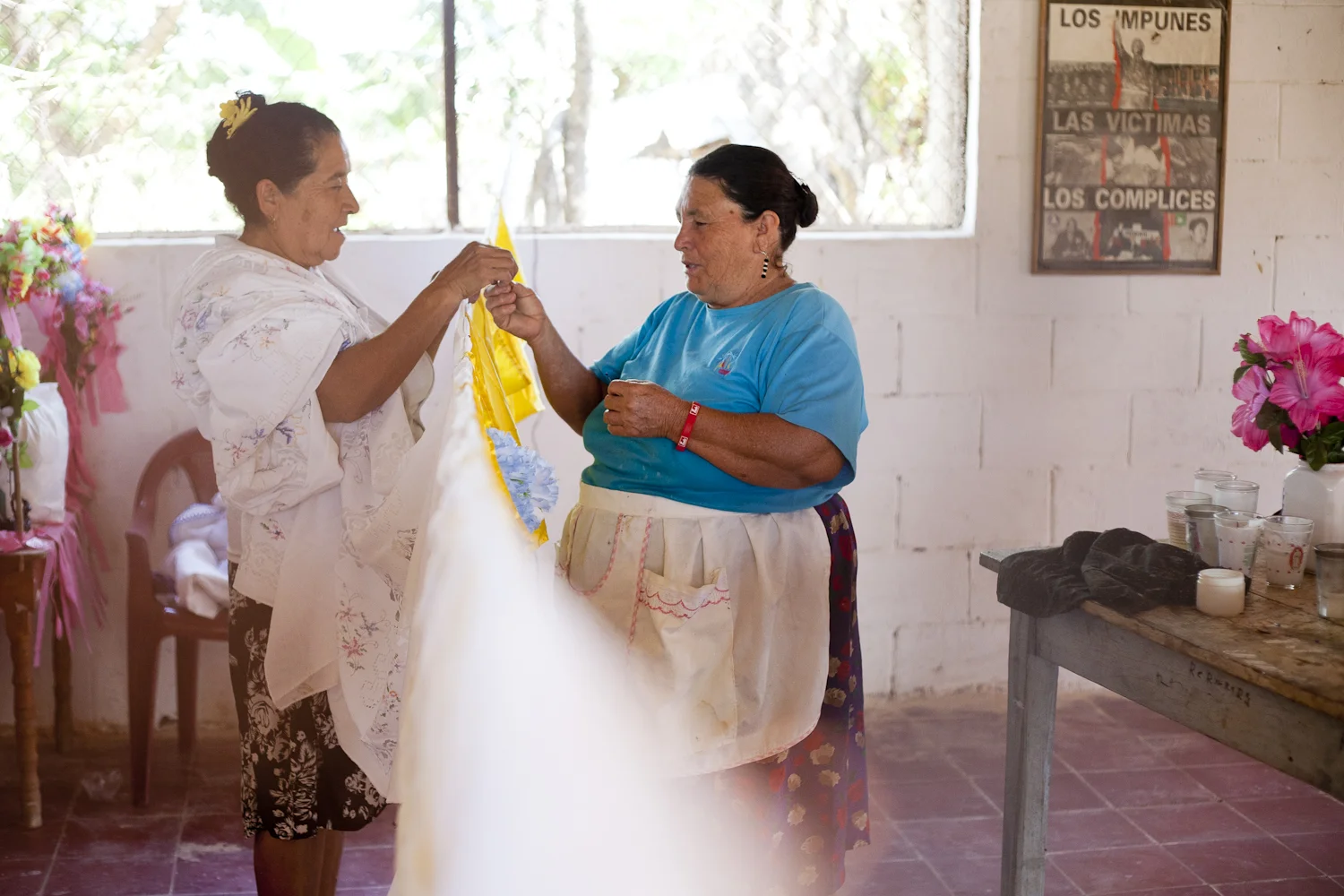 Women prepare for the community center for a religious celebration. Over
half of El Salvador's residents are Roman Catholic, and much of the
country makes a pilgrimage to the capital city of San Salvador for a
weeklong celebration of "El Salvador del Mundo," or Jesus the Savior of
the World.