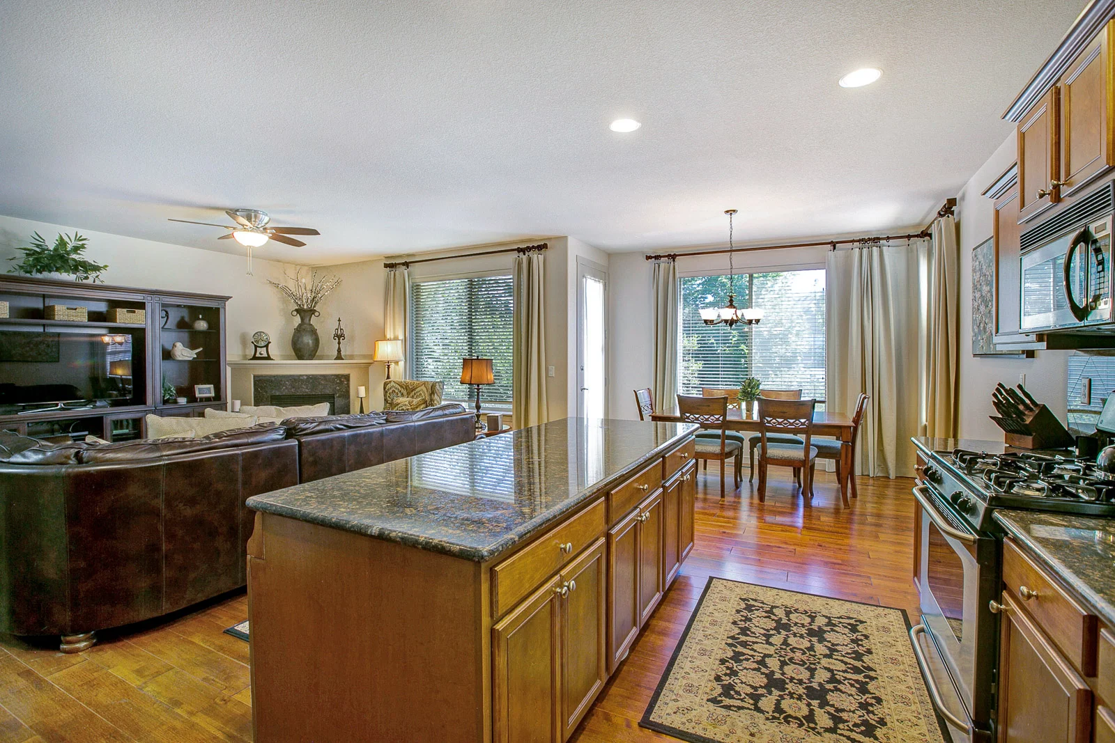 15_2574 NW Parnell Terrace_1304.jpg
