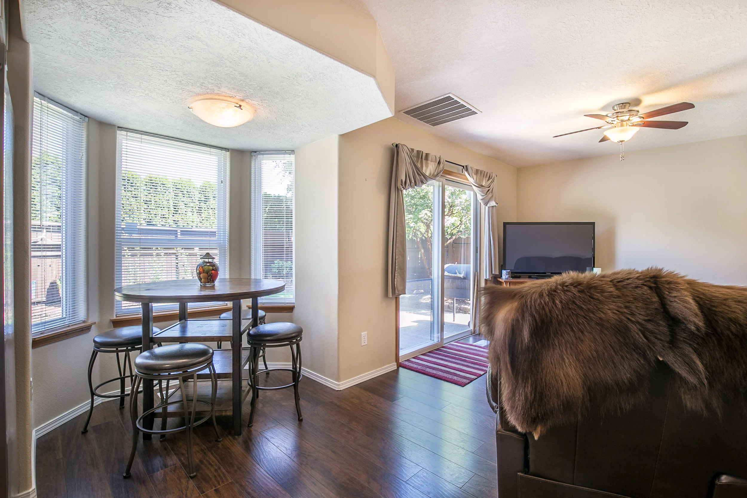 019_2193 Riviera Ct., Hubbard_MG_5108-HDR.jpg