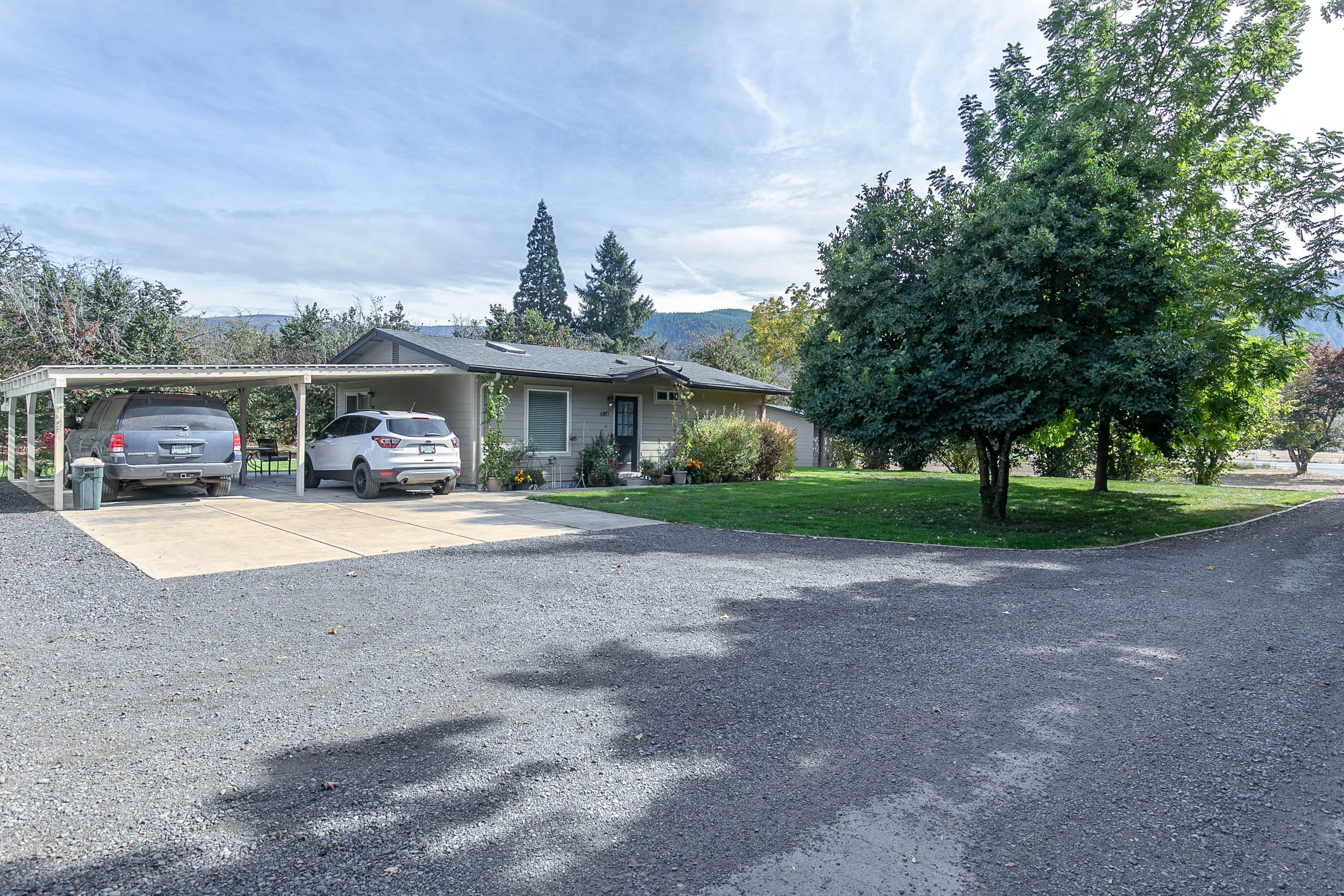 104_4108 McKenzie Hwy_MG_3556-HDR.jpg