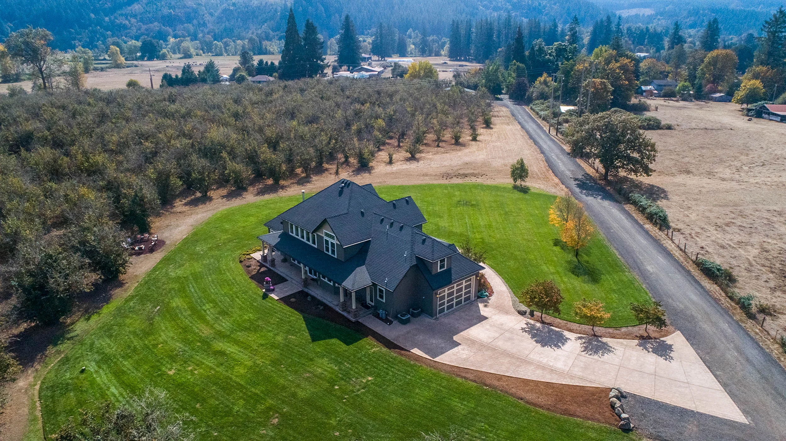 124_4108 McKenzie HwyMcKenzie Home14.jpg
