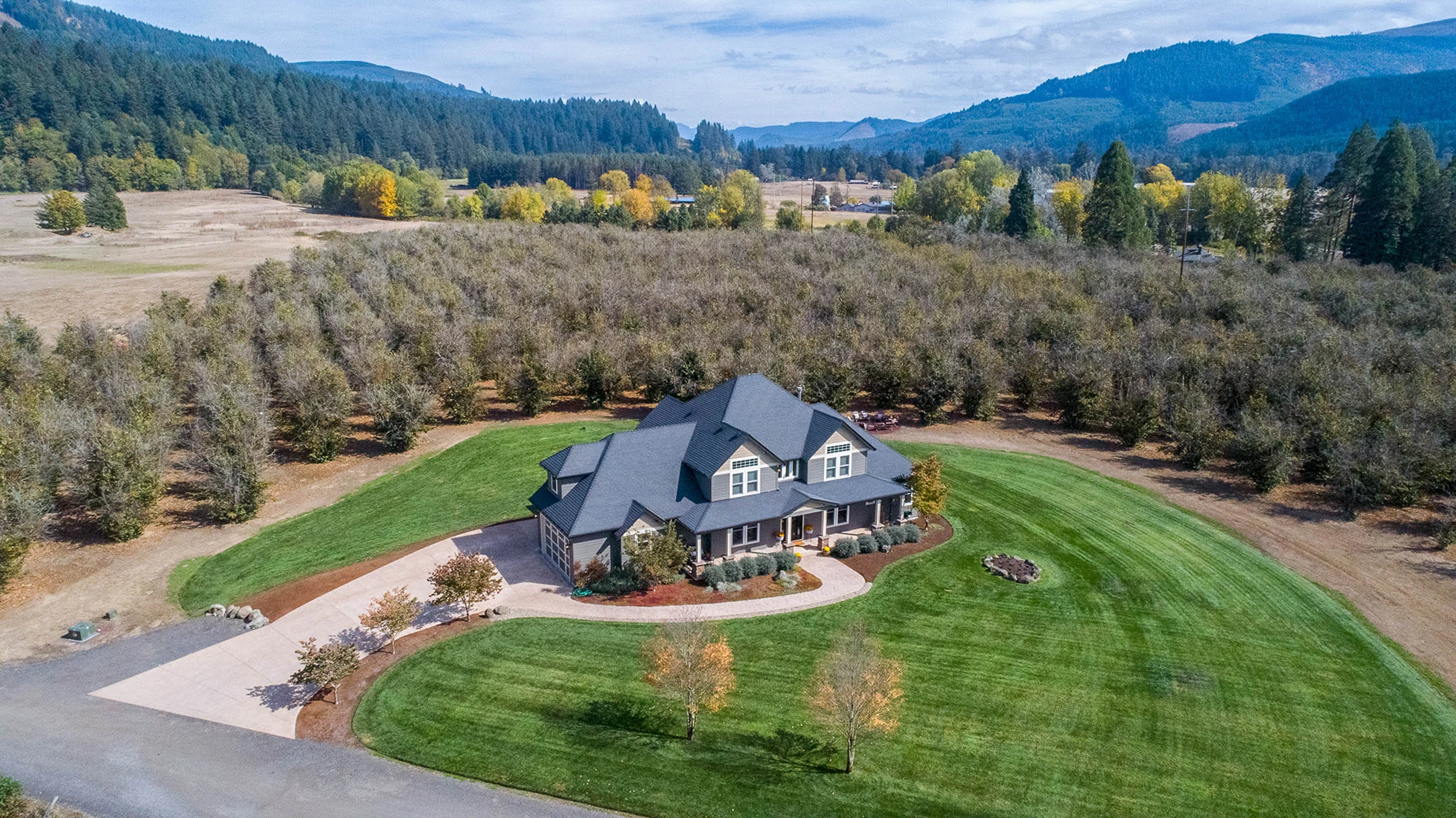 125_4108 McKenzie HwyMcKenzie Home15.jpg