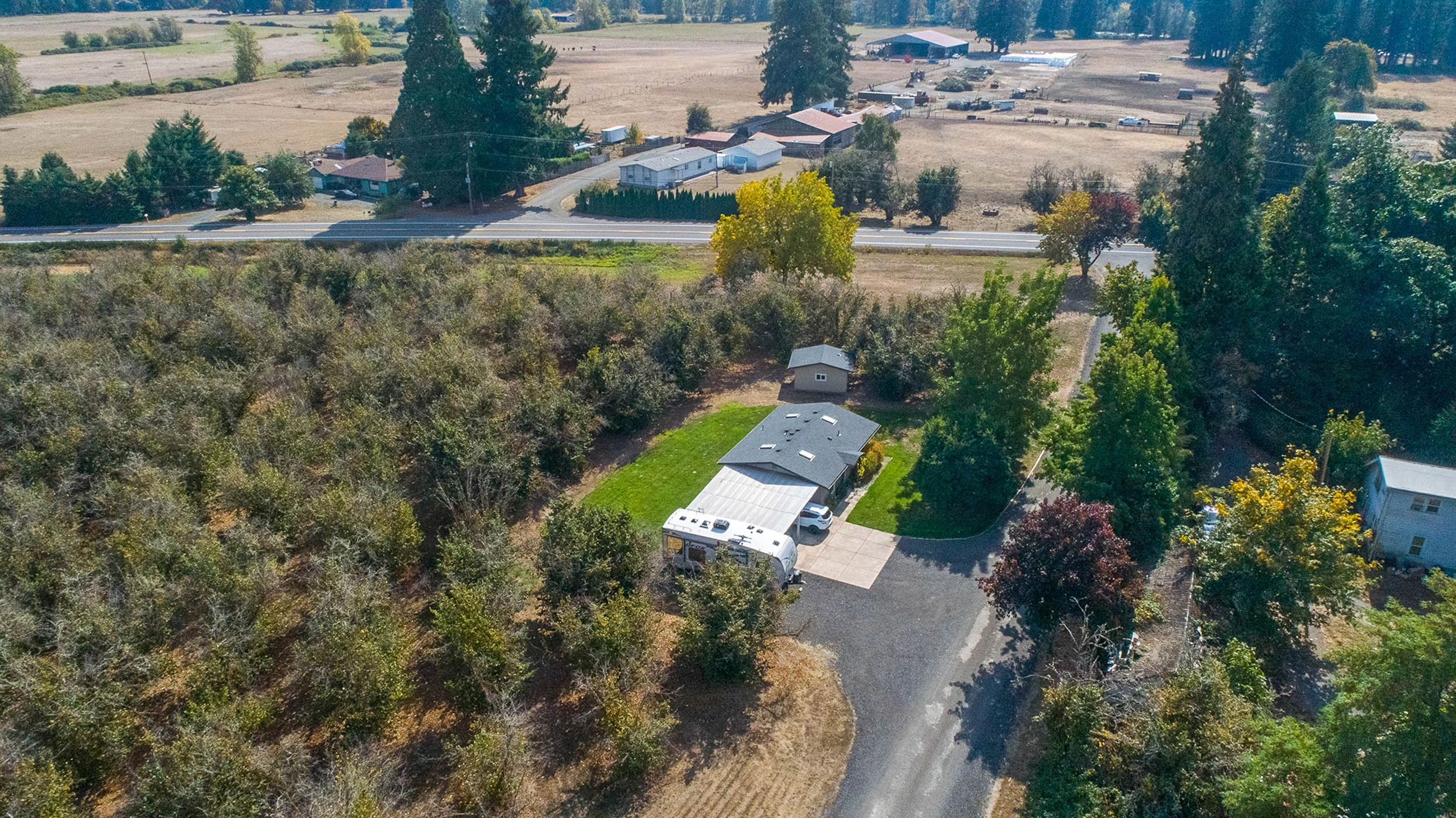 126_4108 McKenzie HwyMcKenzie Home16.jpg