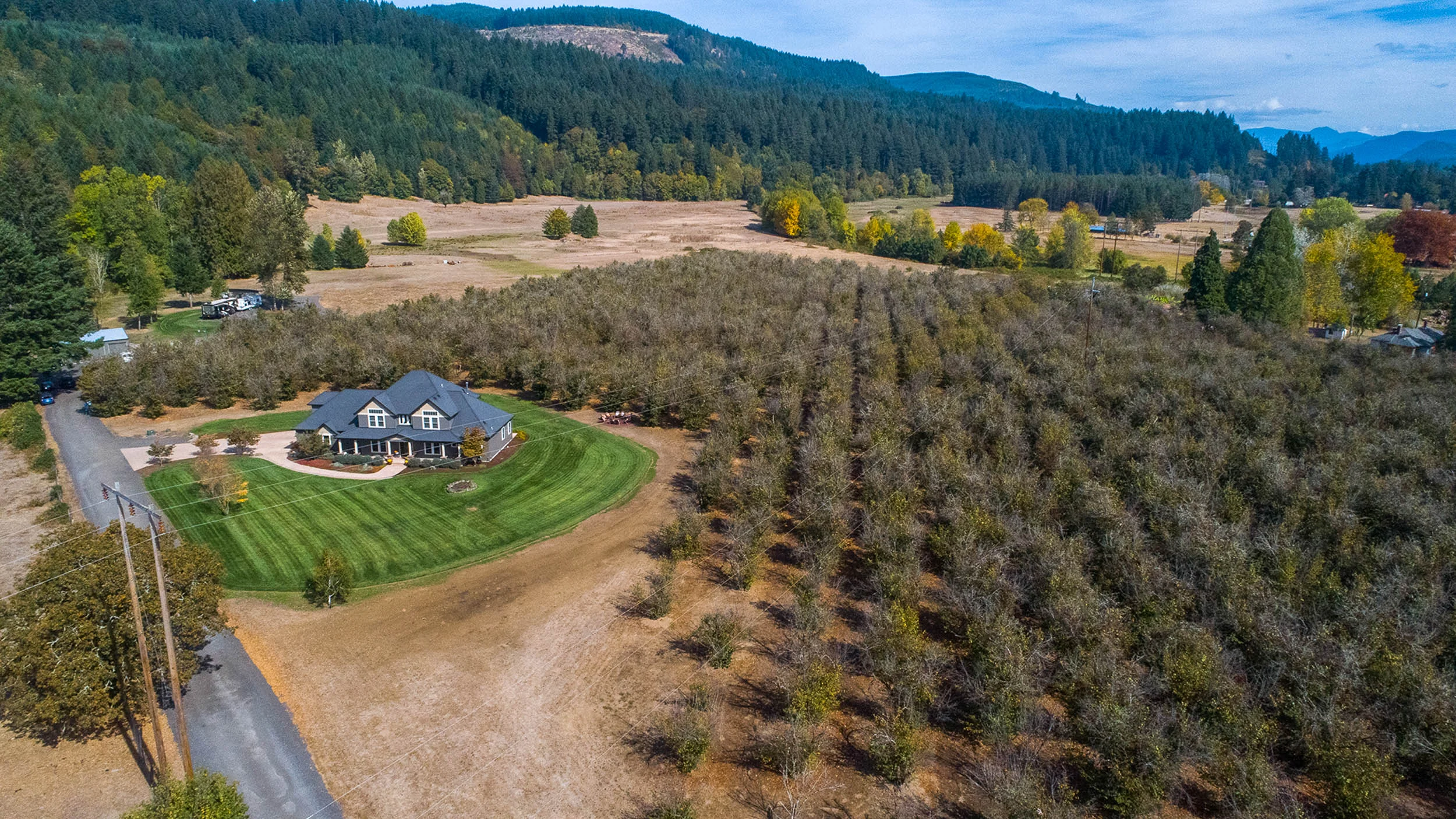 127_4108 McKenzie HwyMcKenzie Home17.jpg