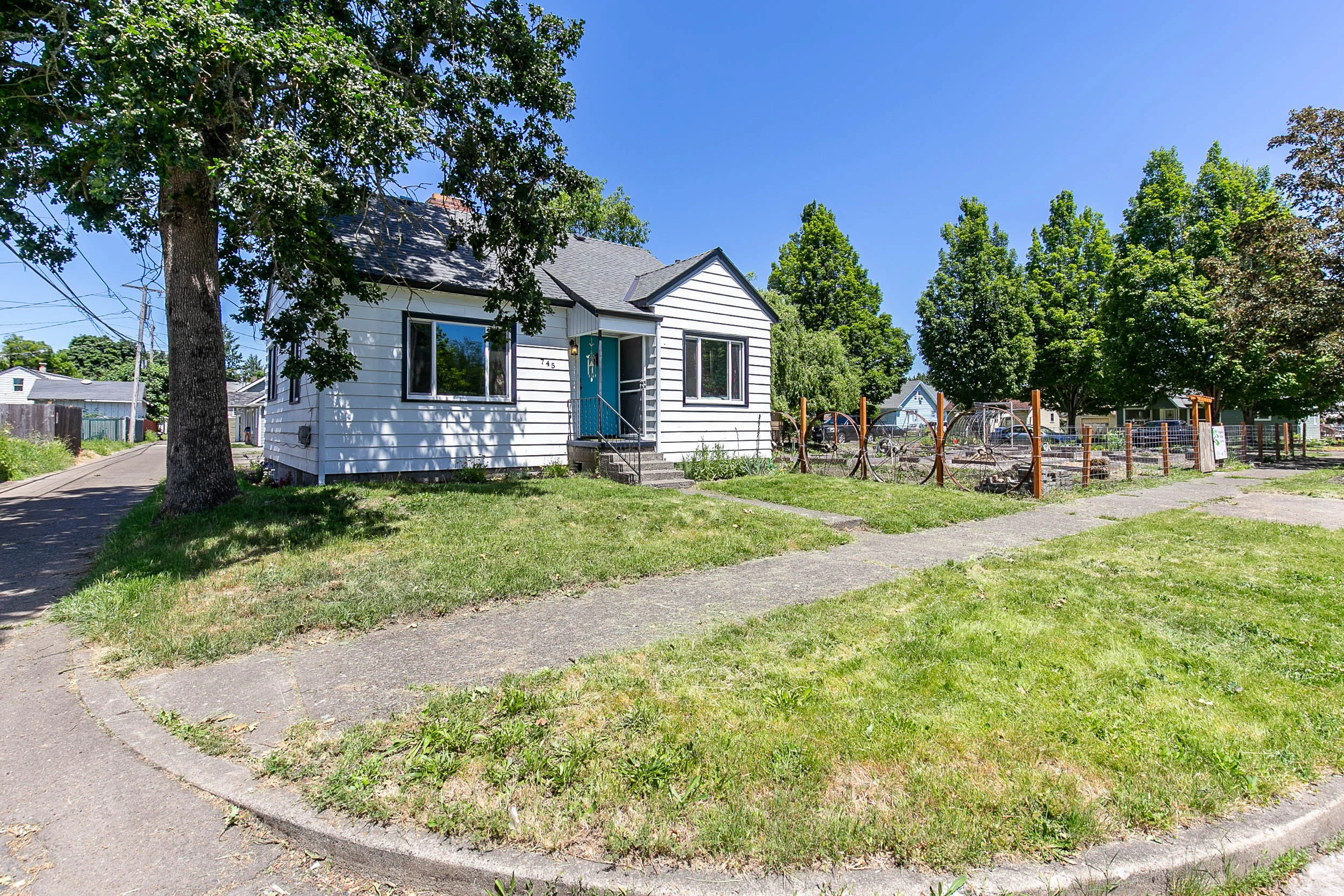 002_745 Columbia St NE Salem_MG_0787-HDR.jpg