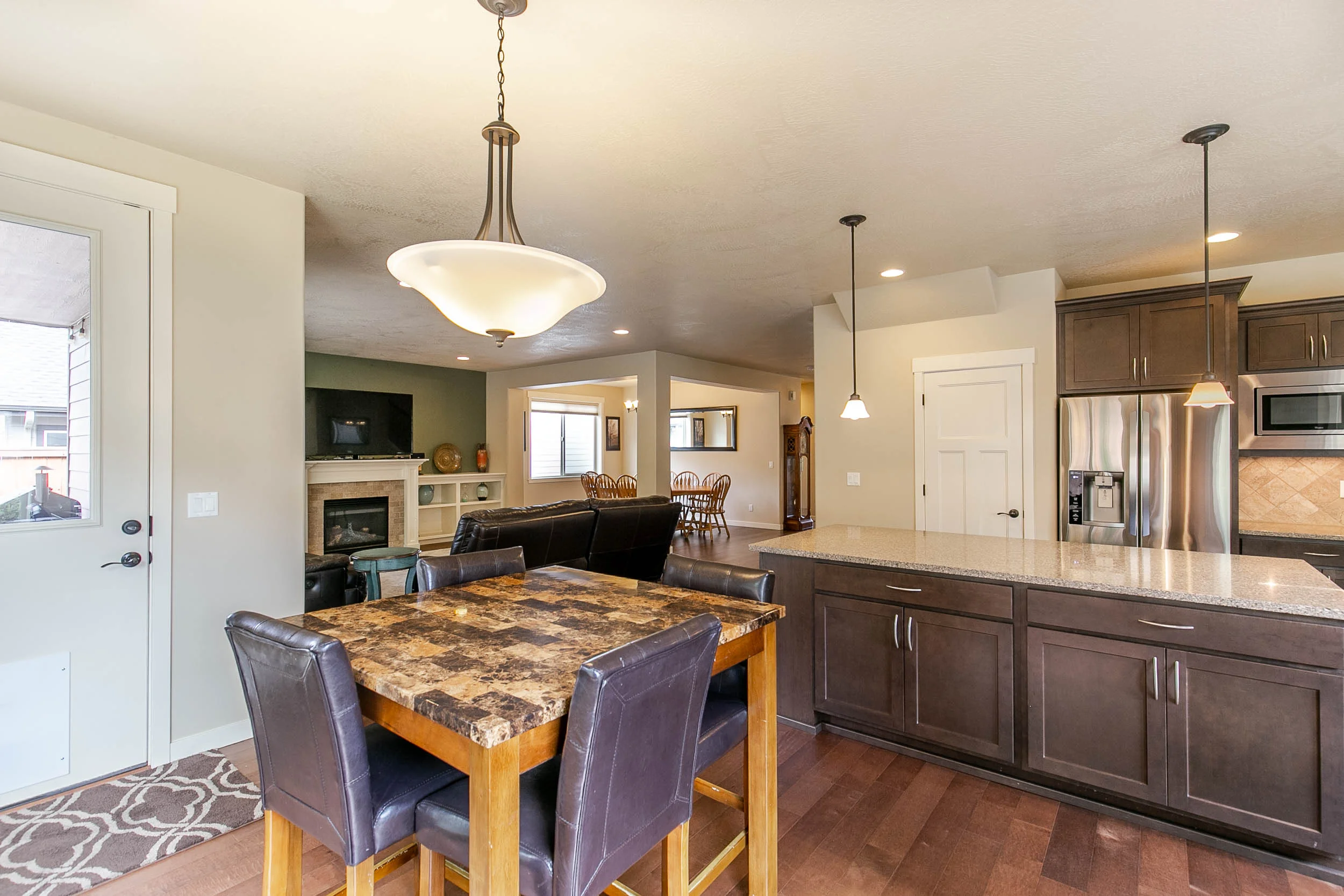 022_3571 Vista Heights Ln_MG_1353-HDR.jpg