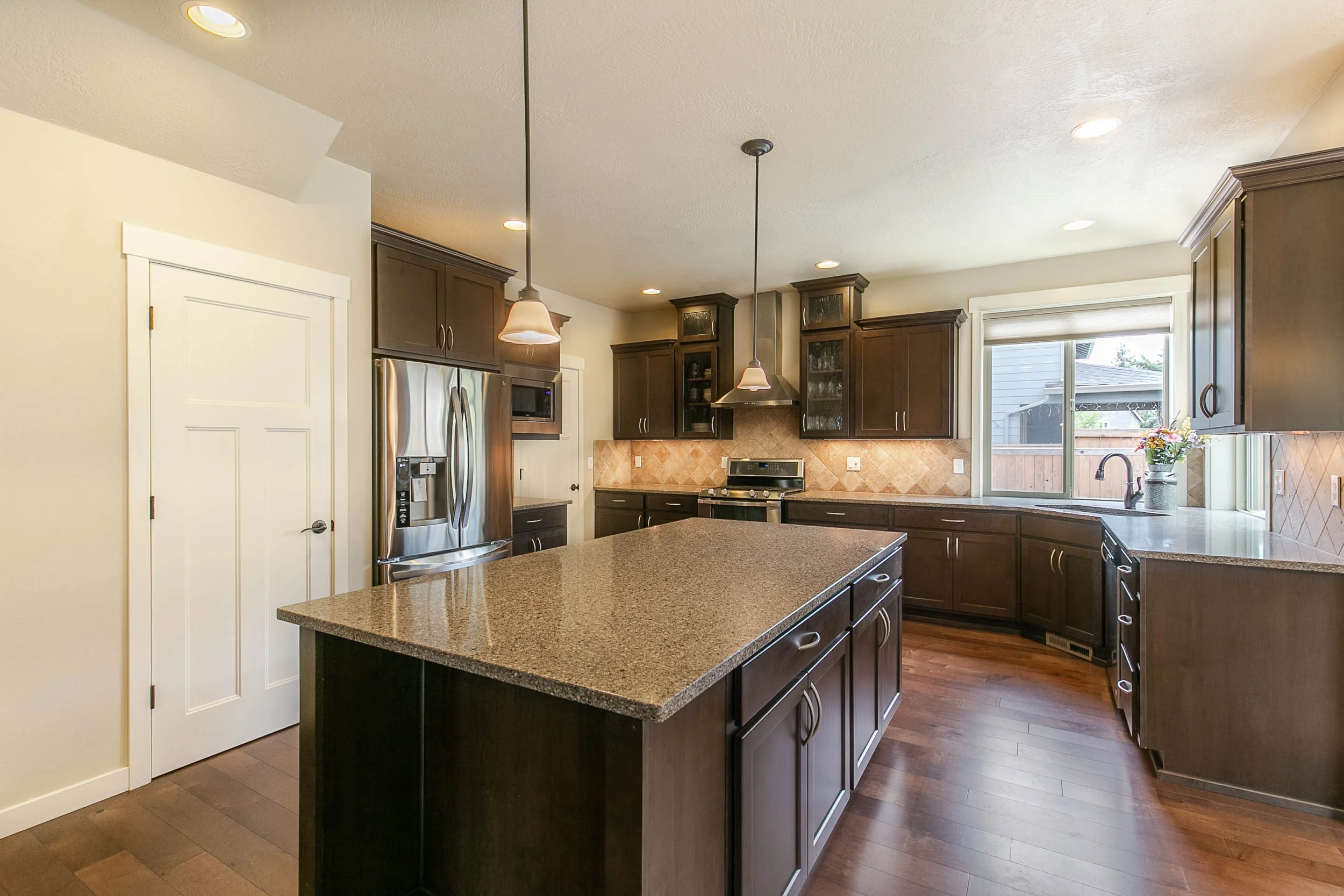 025_3571 Vista Heights Ln_MG_1383-HDR.jpg