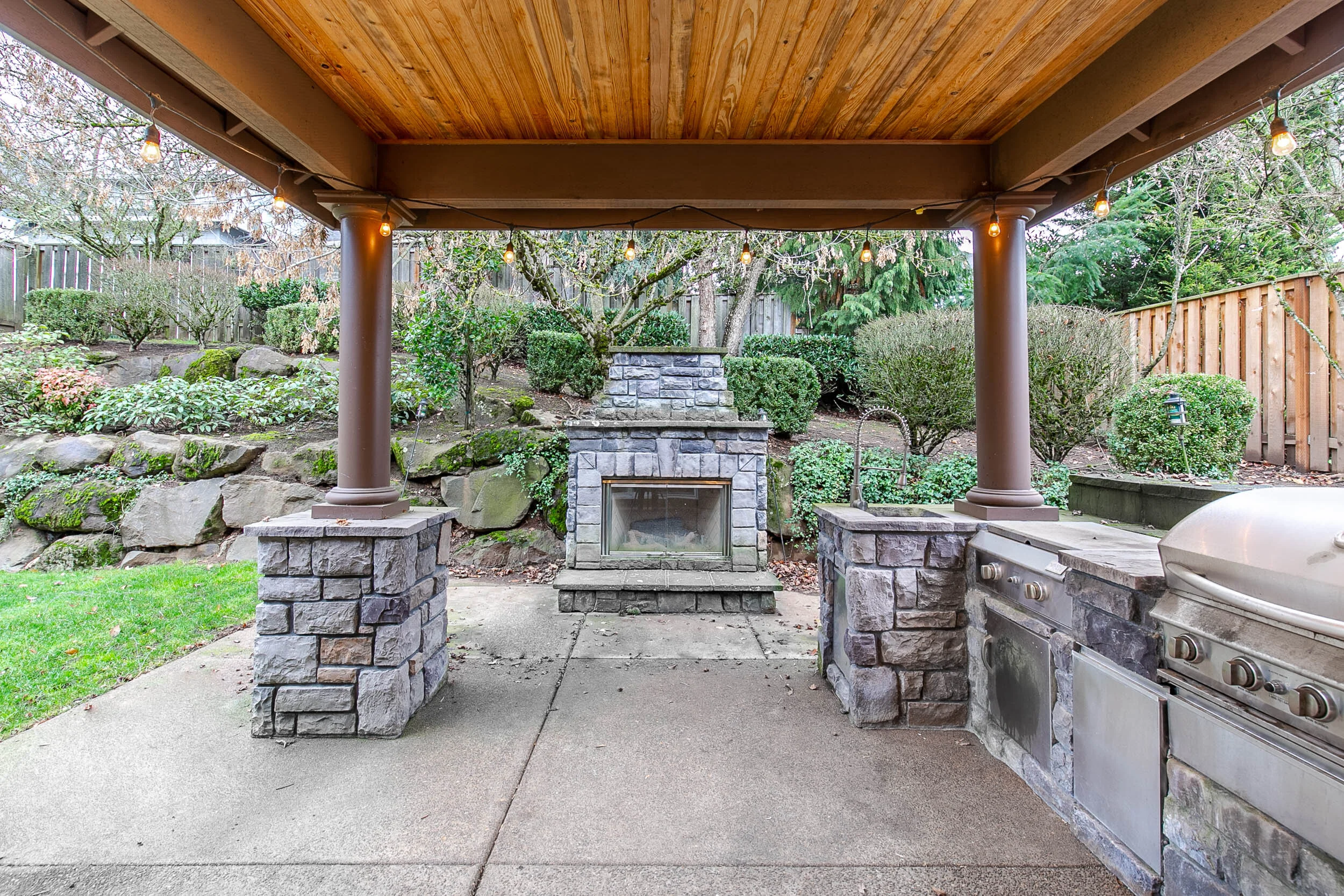 062_2613 Umpqua Ln_MG_5112-HDR.jpg