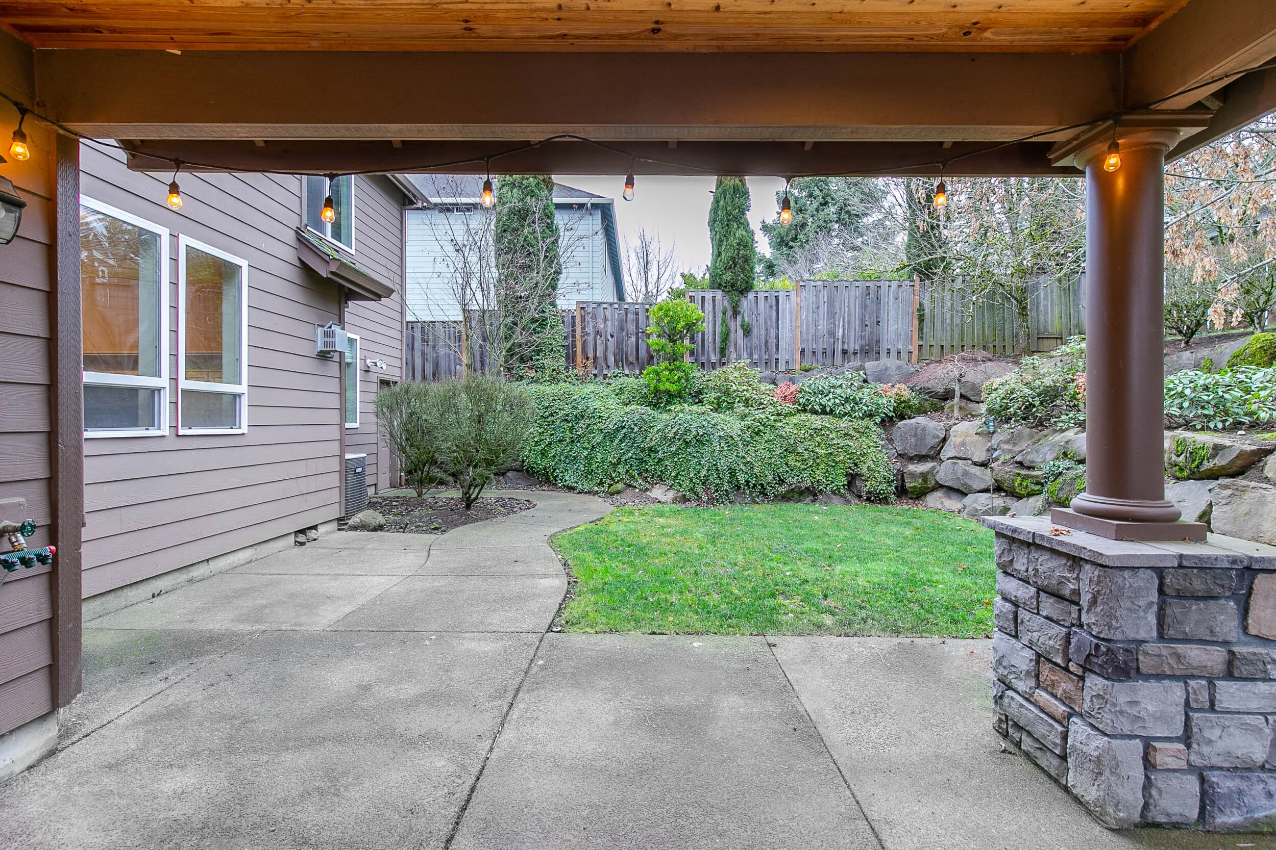 064_2613 Umpqua Ln_MG_5122-HDR.jpg