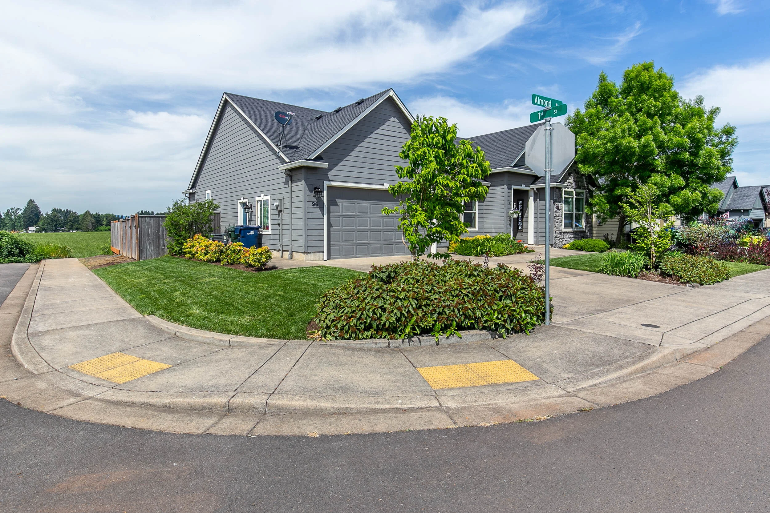 005_96 Almond Way_MG_2486-HDR.jpg