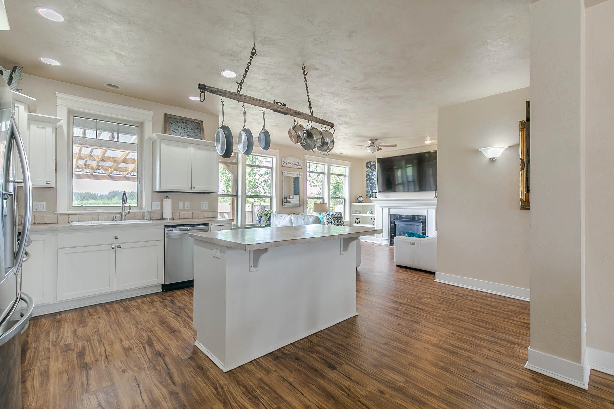 019_96 Almond Way_MG_2590-HDR.jpg
