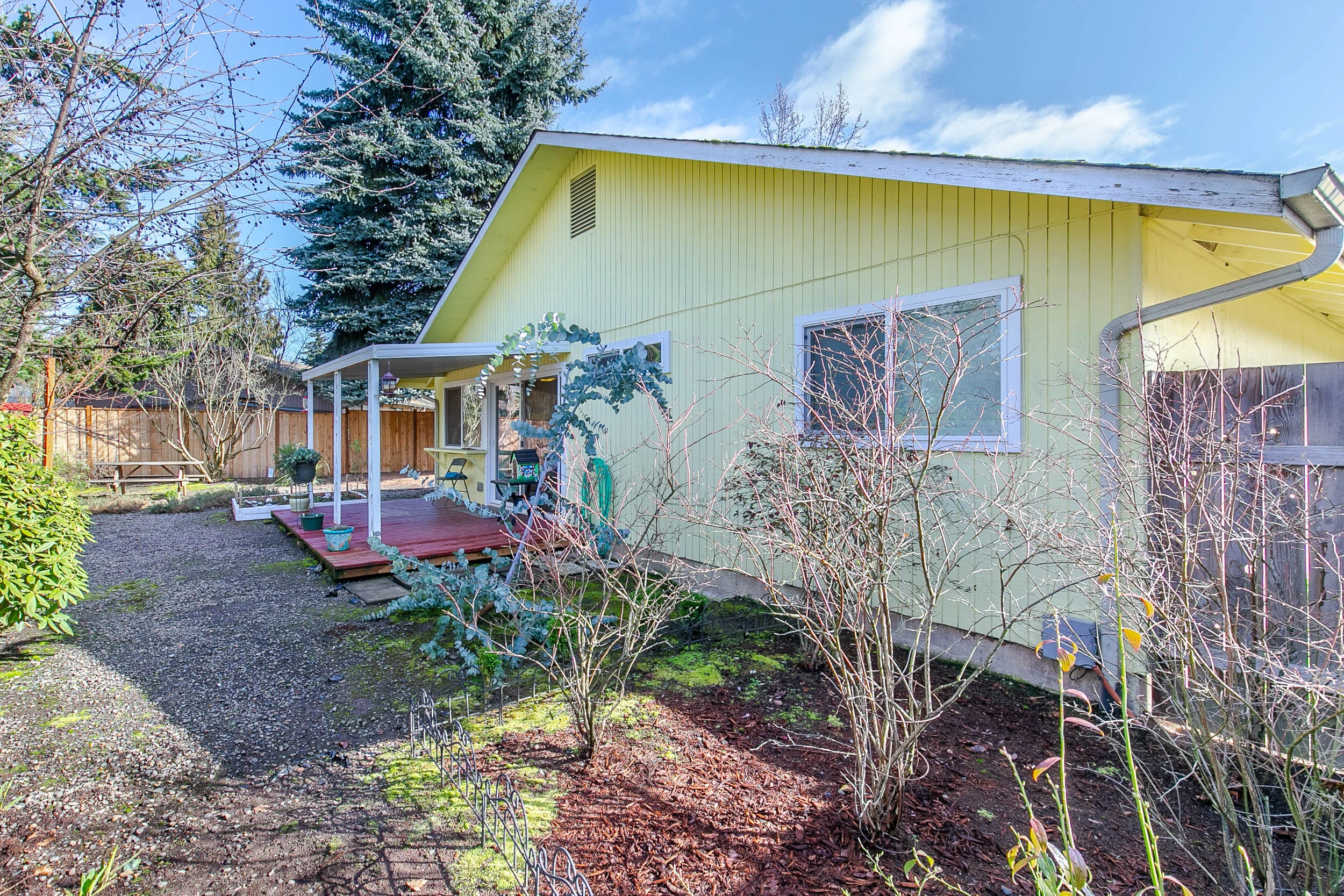 024_85 Lynnbrook Dr_MG_0467-HDR.jpg