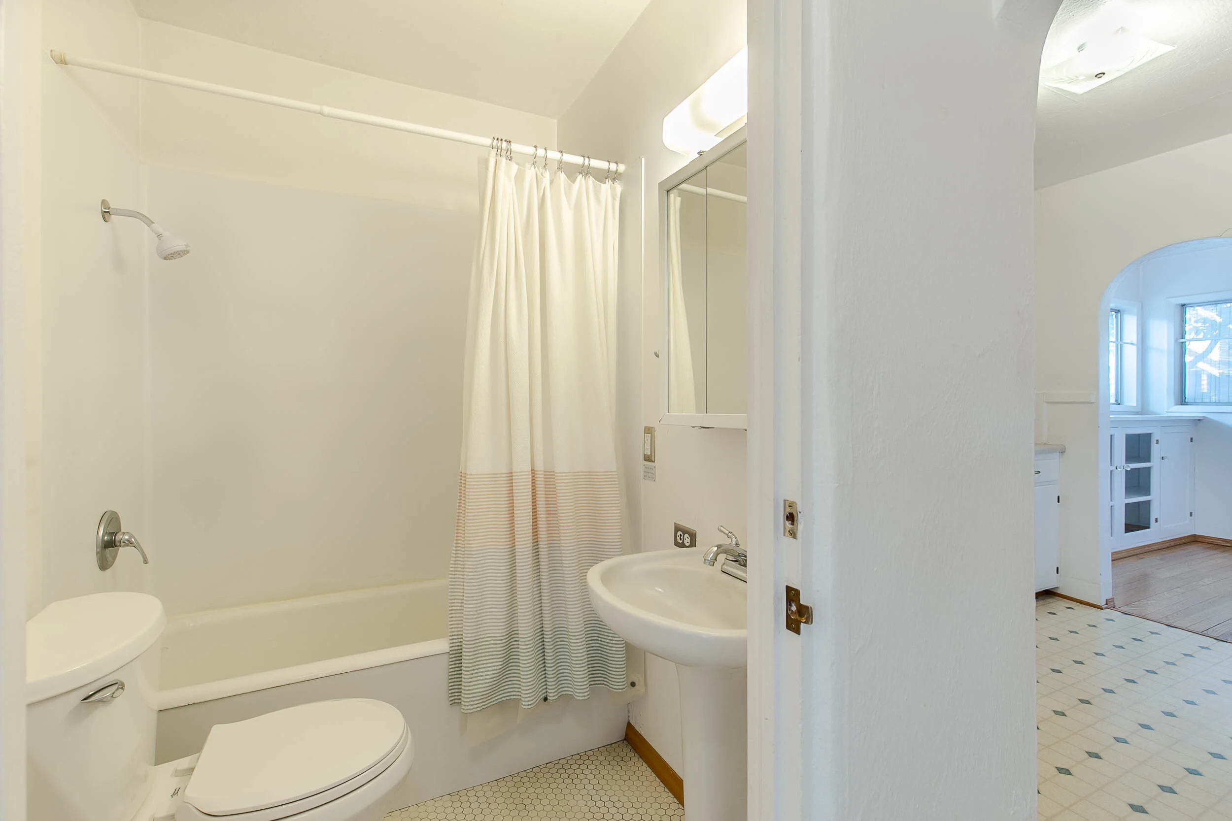 016_1290 W 11th_MG_7521-HDR.jpg