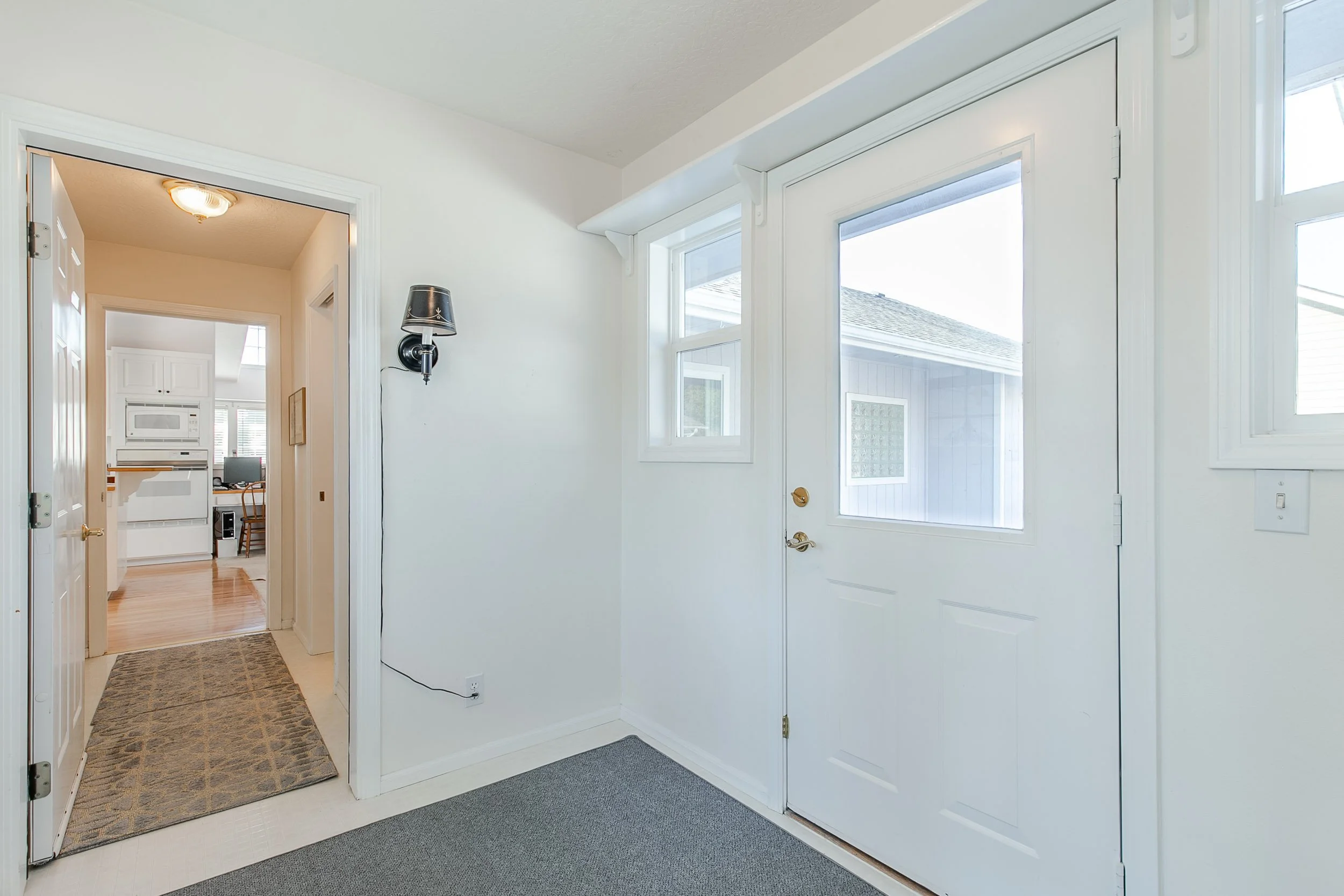 043_2911 Shirley St_MG_5808-HDR.jpg