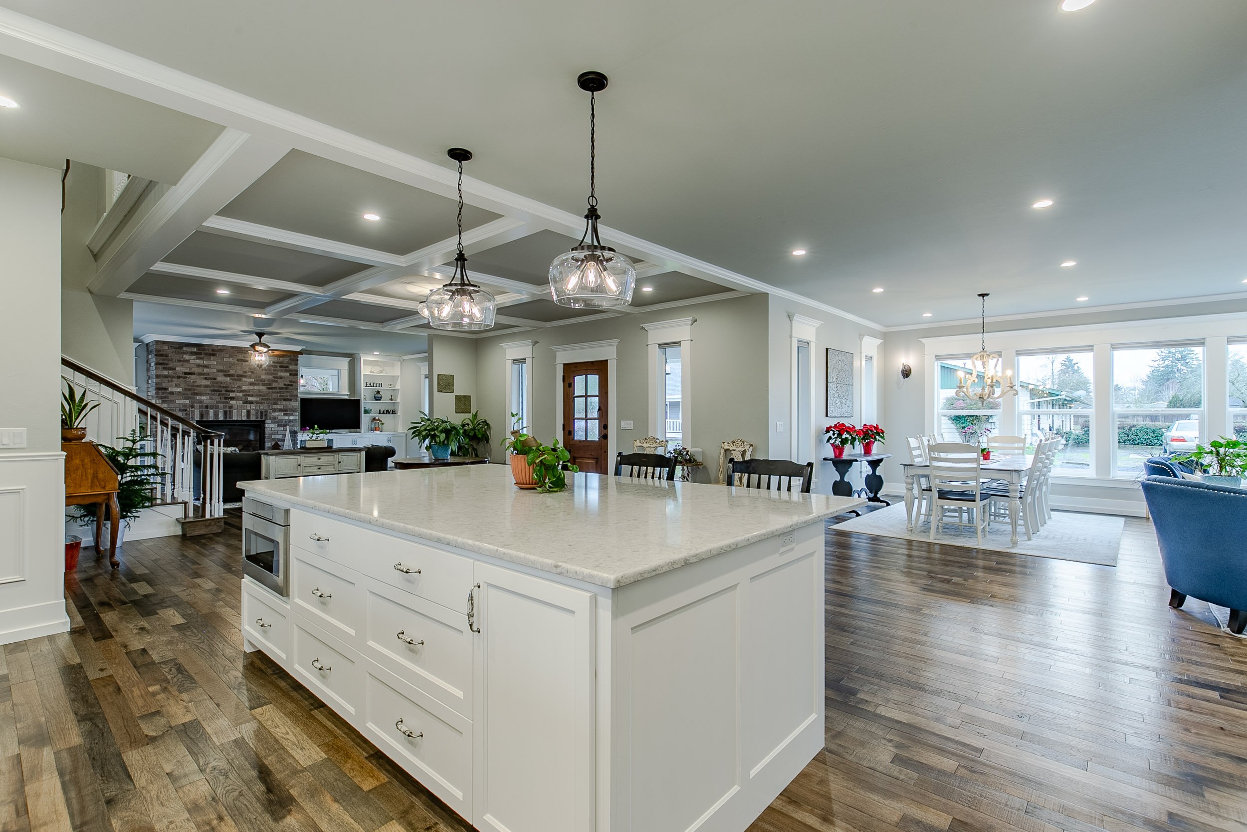 025_32739 E Lincoln_MG_8411-HDR.jpg