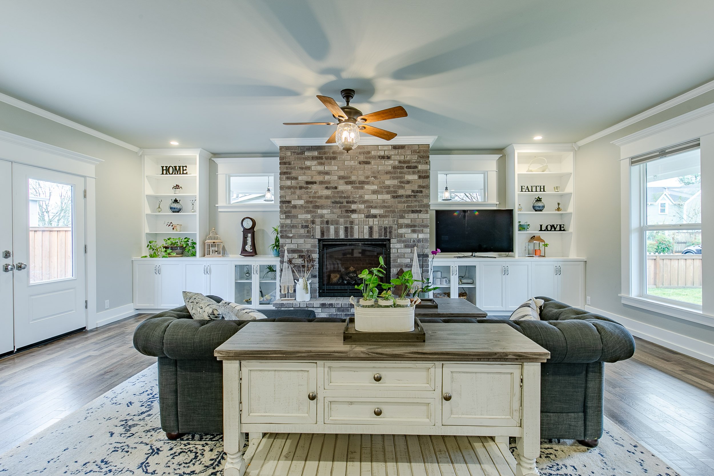 033_32739 E Lincoln_MG_8491-HDR.jpg