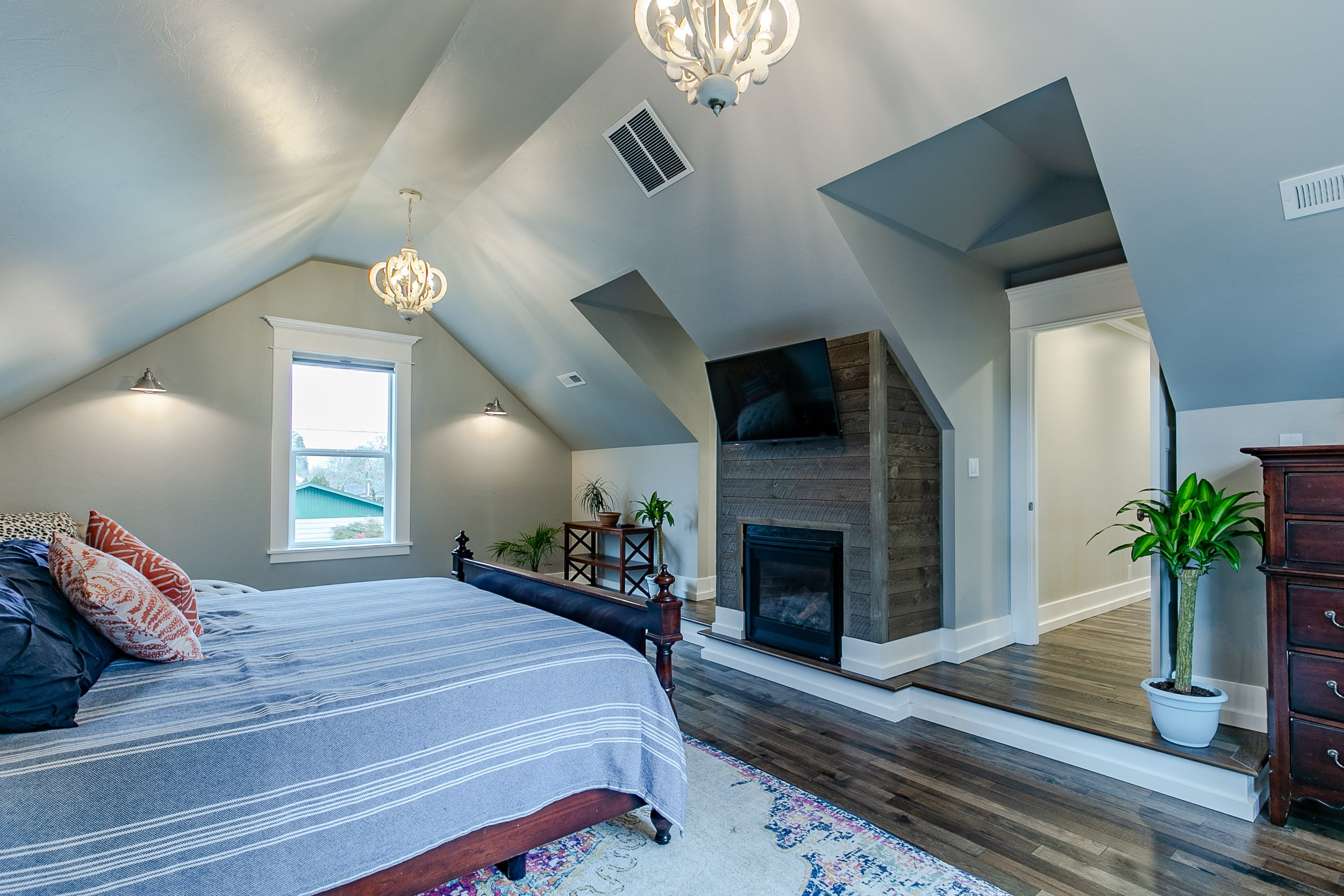 046_32739 E Lincoln_MG_8561-HDR.jpg