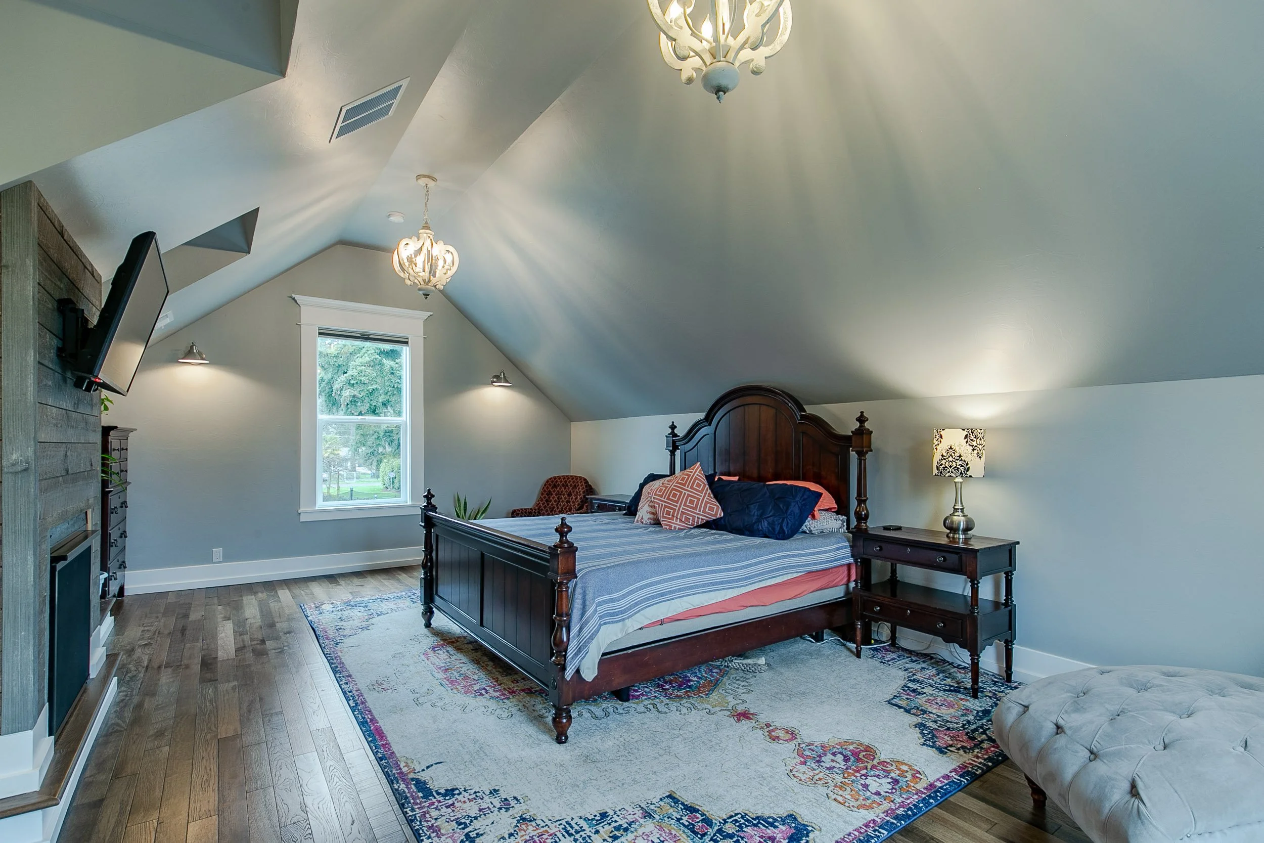 047_32739 E Lincoln_MG_8566-HDR.jpg