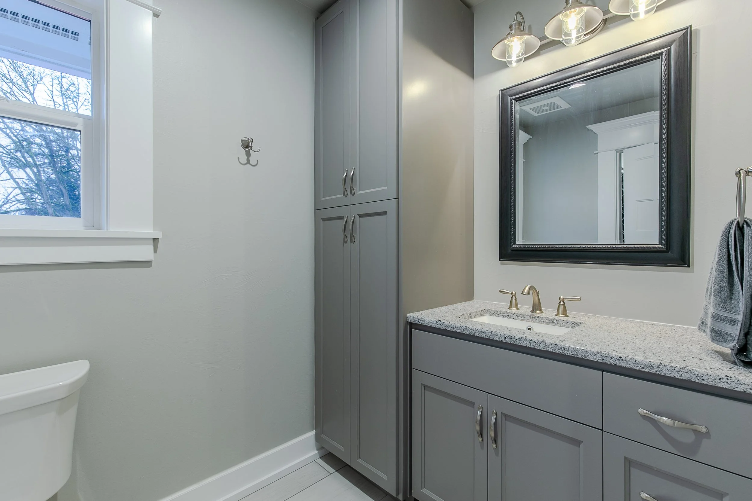 060_32739 E Lincoln_MG_8746-HDR.jpg