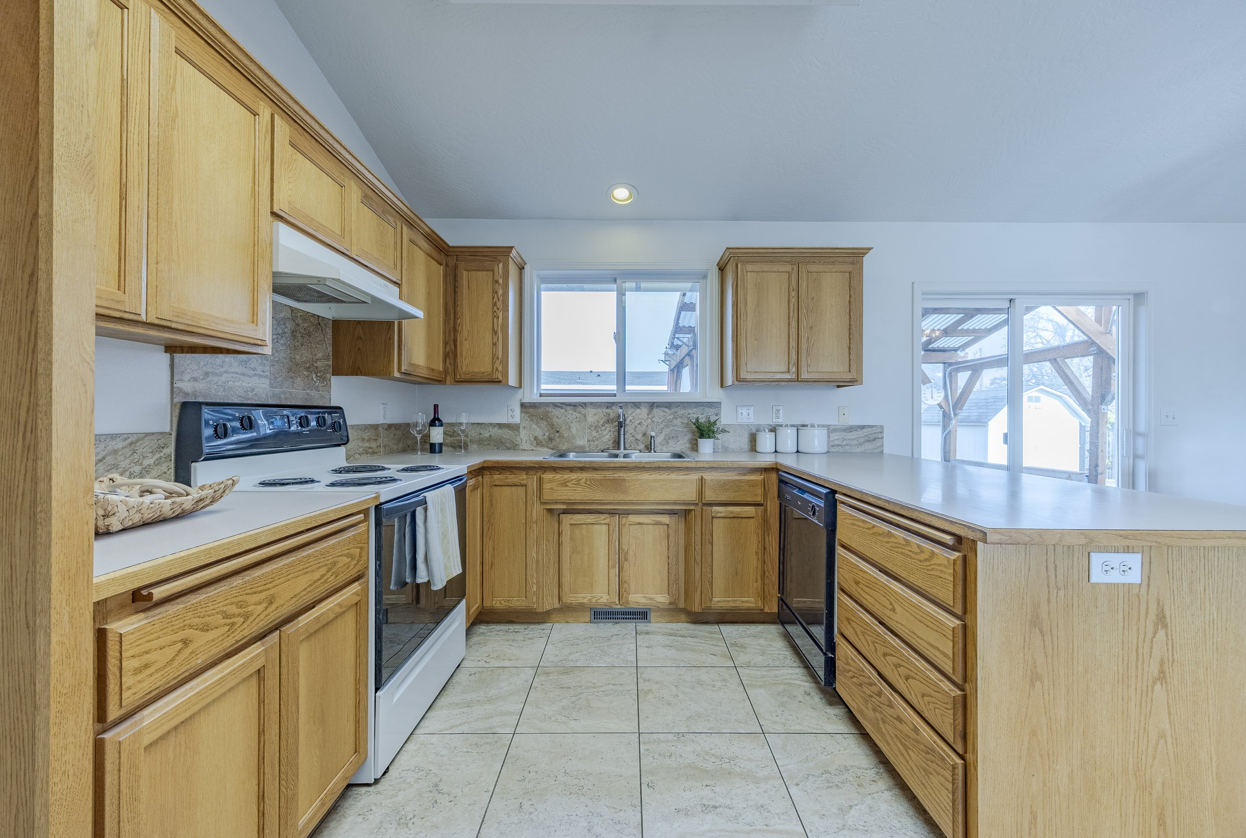 016_1560 Harvey Rd1A1A5735-HDR.jpg