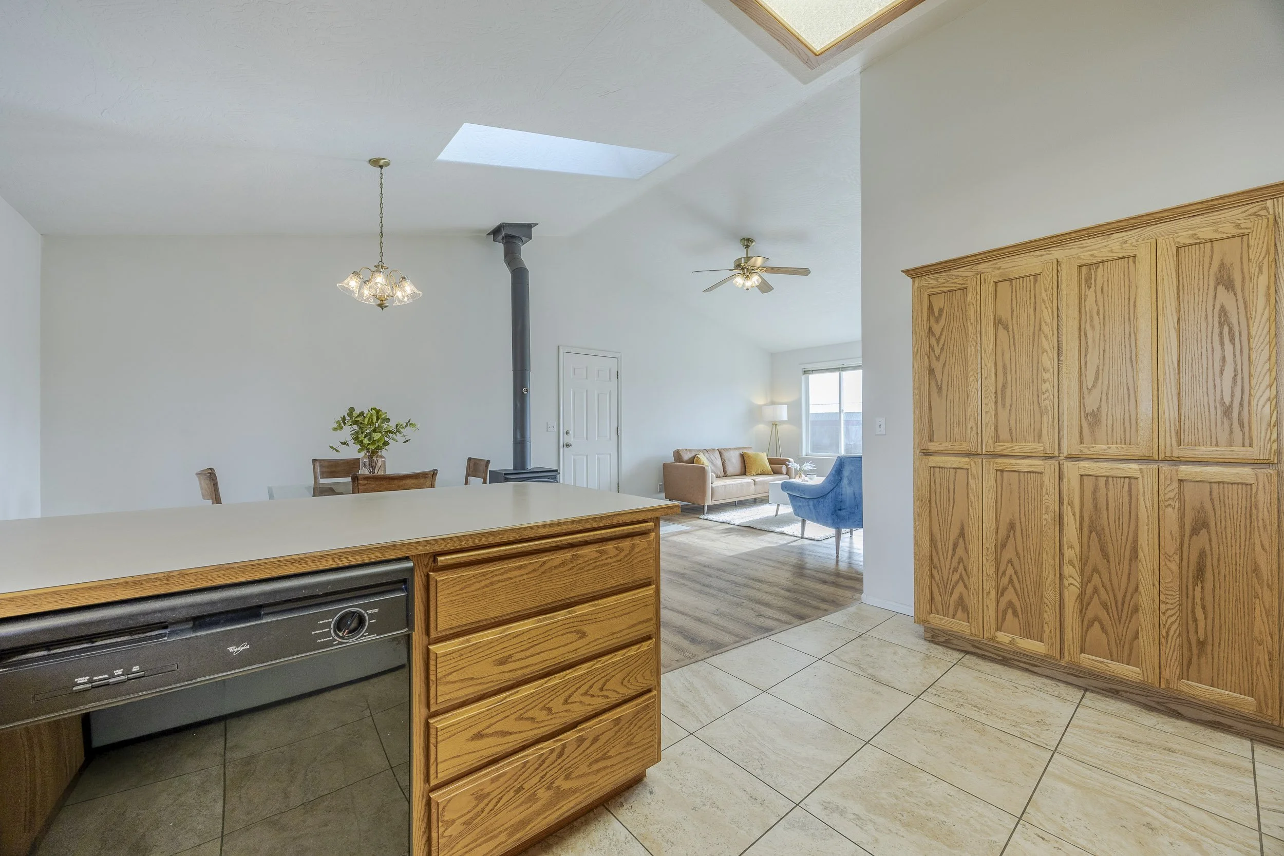 020_1560 Harvey Rd1A1A5755-HDR.jpg