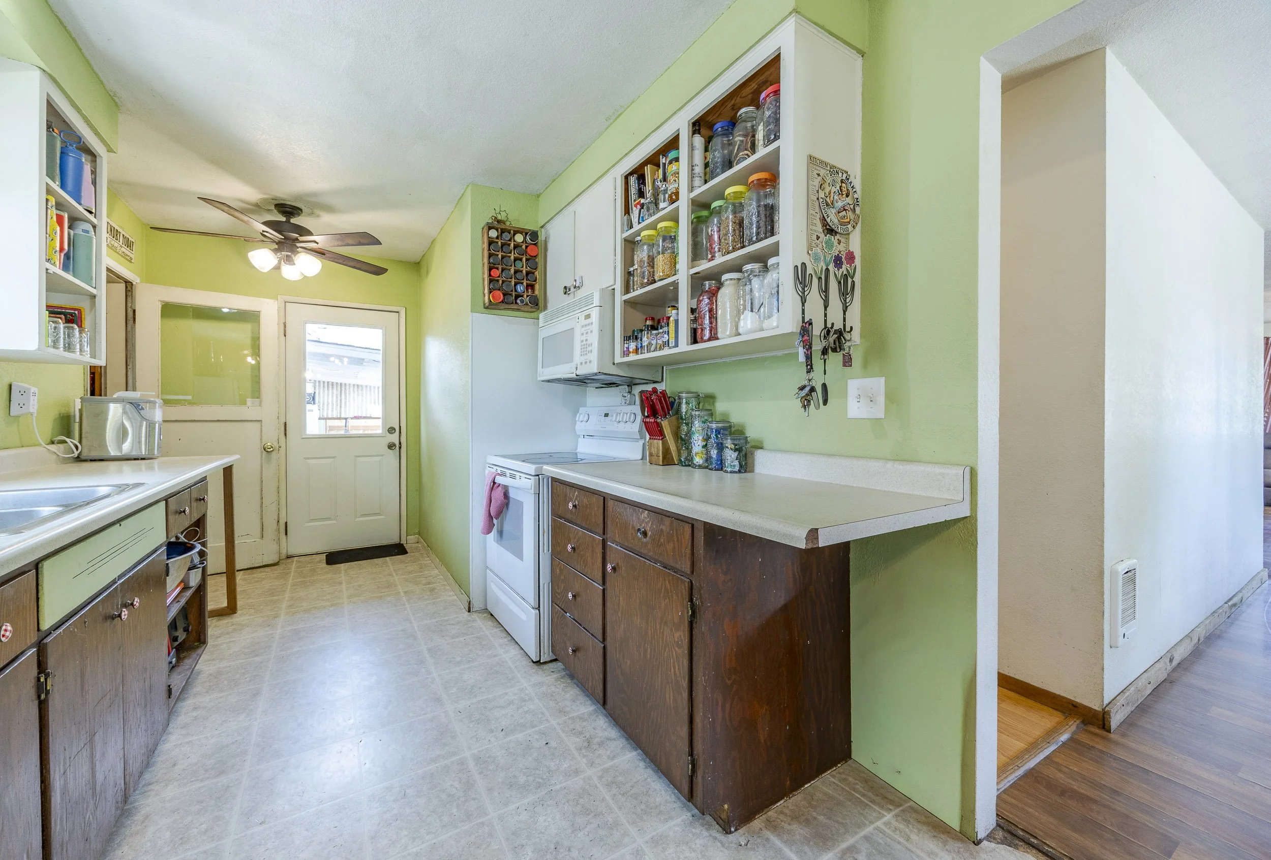 017_805 Quincy Ave1A1A3625-HDR.jpg