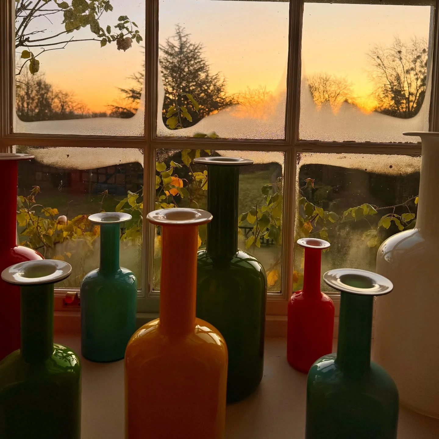 Winter morning sunrise silhouettes 
.
.
.
#sunrise #interiordesign #gulvase #scandinavianstyle