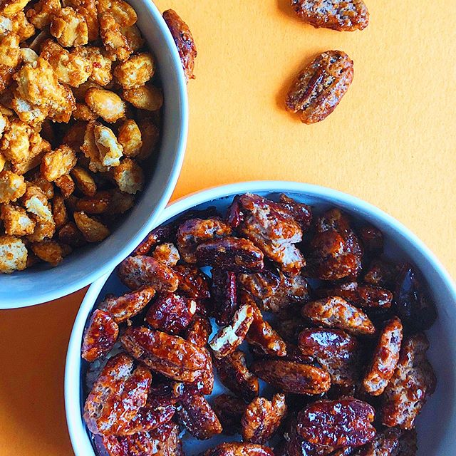 Recipe for these super addictive roasted nuts is in my stories highlights (right under my bio). In this recipe I season the nuts with a little cinnamon but I encourage you to try whatever you like! Just start small with a pinch 😊. These are great to