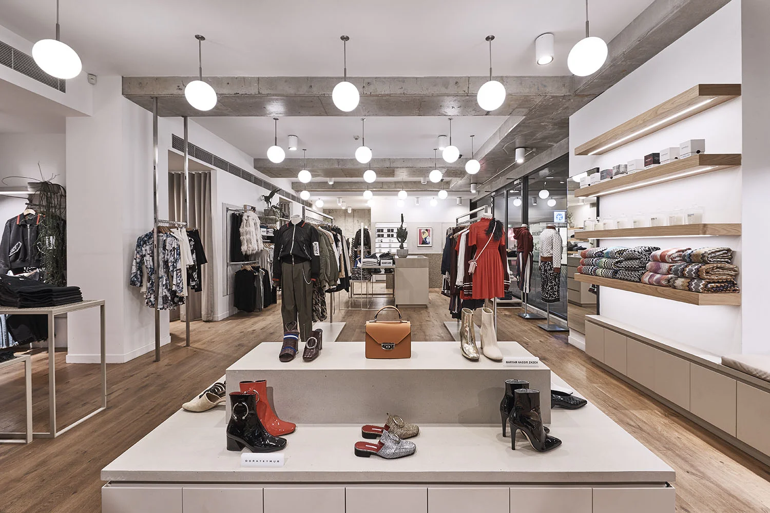 Retail_Interior_002.jpg