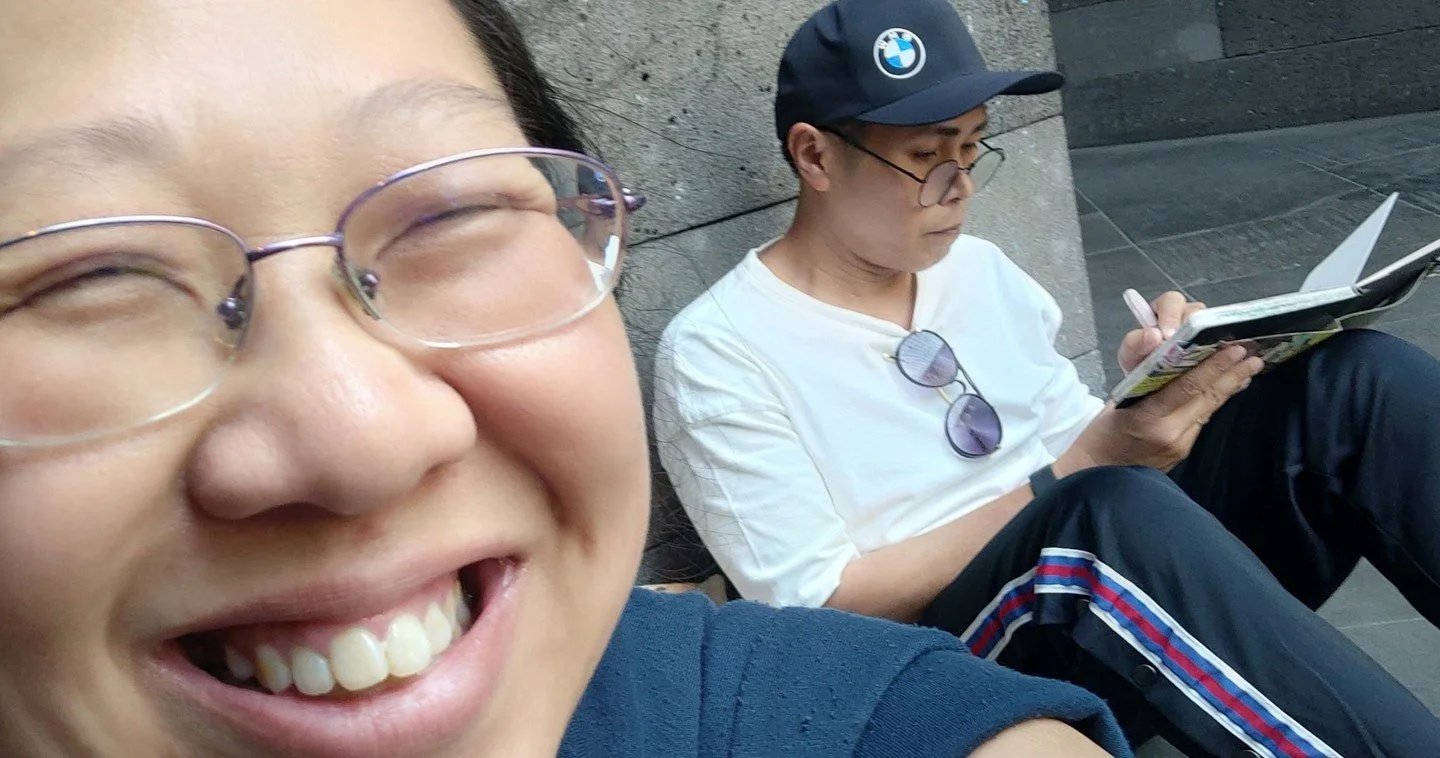 First Saturday of the month Drawing at the NGV went well.⁠
This untutored drawing session at NGV International, spent some time right in the middle.⁠
⁠
Terry Griffin chaperoned a healthy sized group to draw, in the company of other artists. This FREE