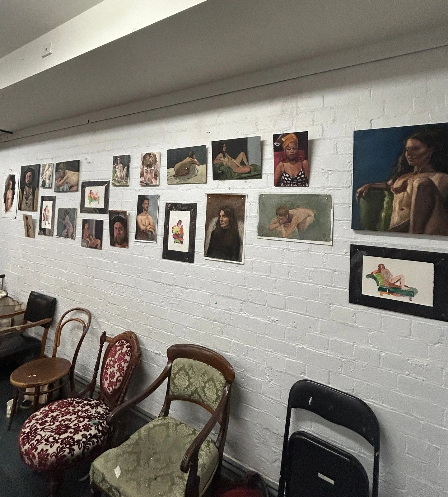Work displayed on the studio wall from the Monday evenings, long pose group. Work from Mark Poulier, Carolyn Davis, Joe Whyte, Jenn Huang, Lisa Banks, Jane-Frances Tannock, Carlos Cui, Ruth Gavin and session convenor Tony Ericson.⁠
⁠
@markpoulierart⁠