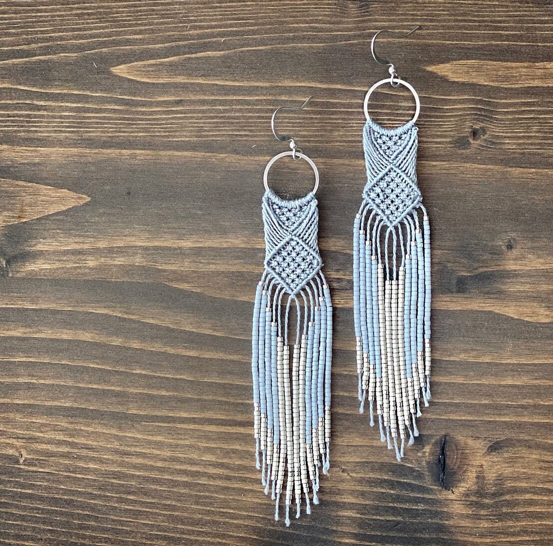 Drop it like it&rsquo;s FROST ❄️ It may be St. Paddy&rsquo;s day (which I just woke up to realize) but it&rsquo;s still a few more days of winter.. so I made you a Frost Collection, kicking off with :: Inner Hobo meets Architect :: frosty beaded hues
