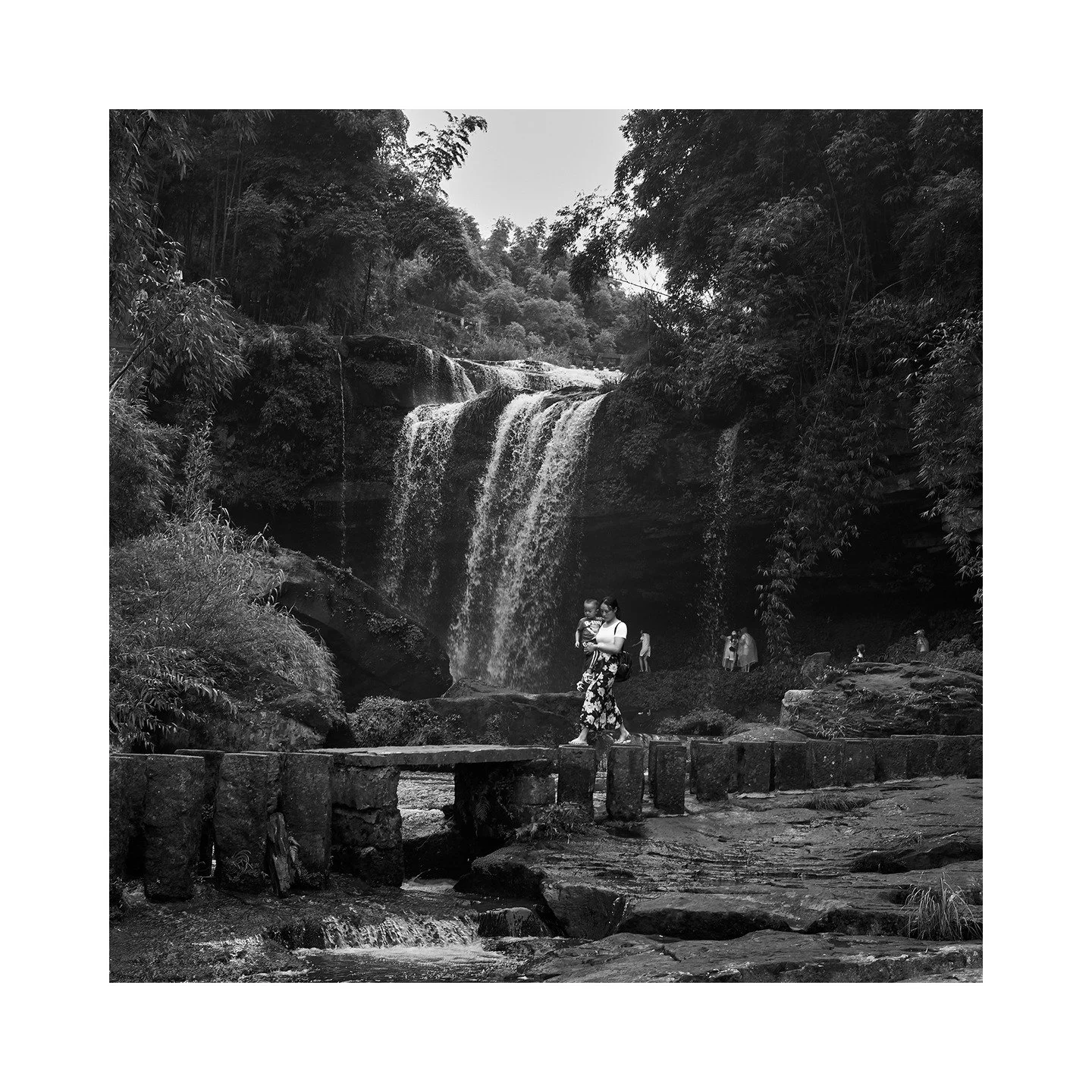 China Diaries. August 2018
The Crossing.

#Leica 
#LeicaMP240
#China
#Sichuan
#Chengdu
#summilux