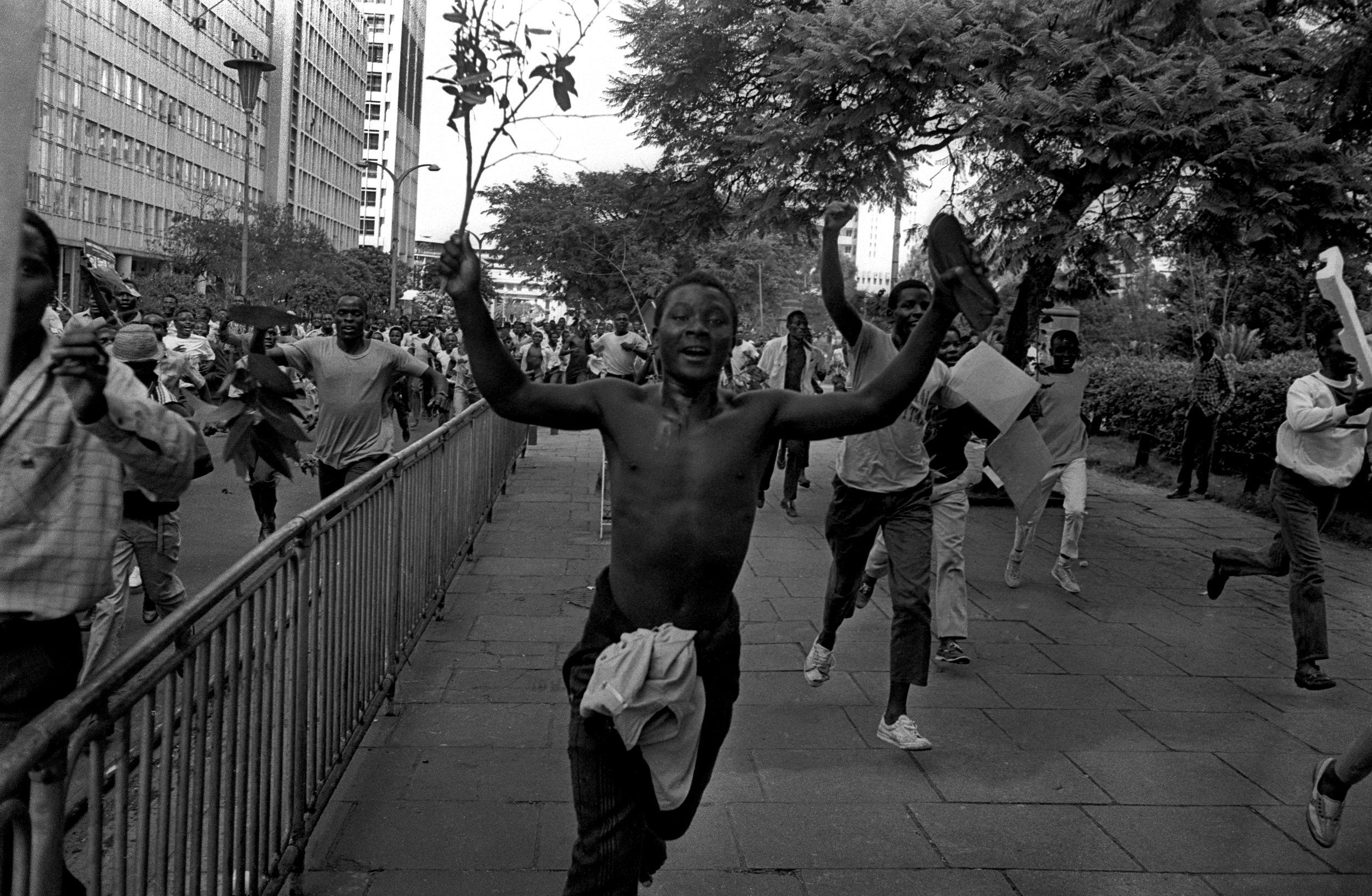 Kenyan students celebrate Mandela's release