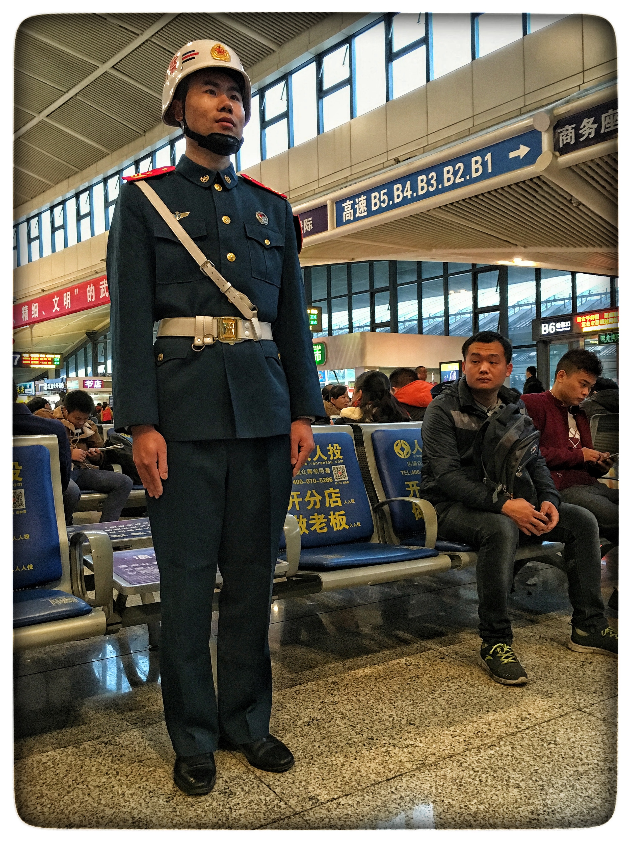  Military guard, Wuhan Railway Station 