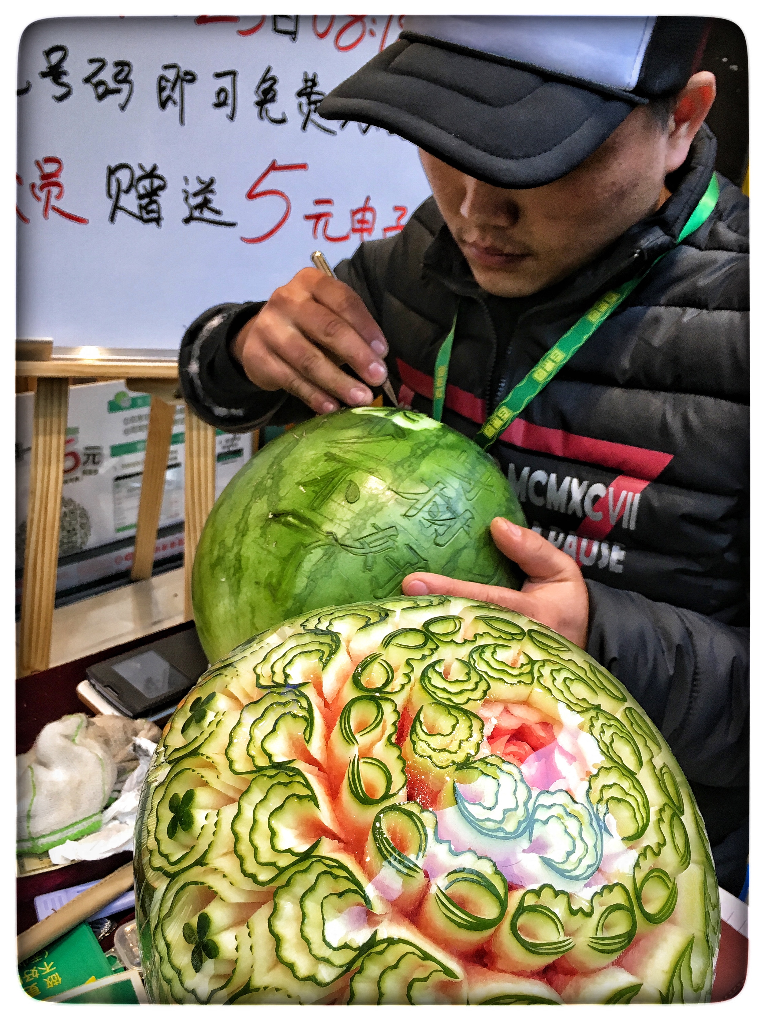  Watermelon carver, Wuhan 