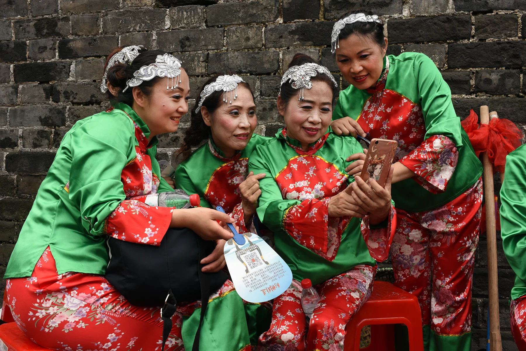 Chinese folk dancers, Jingzhou