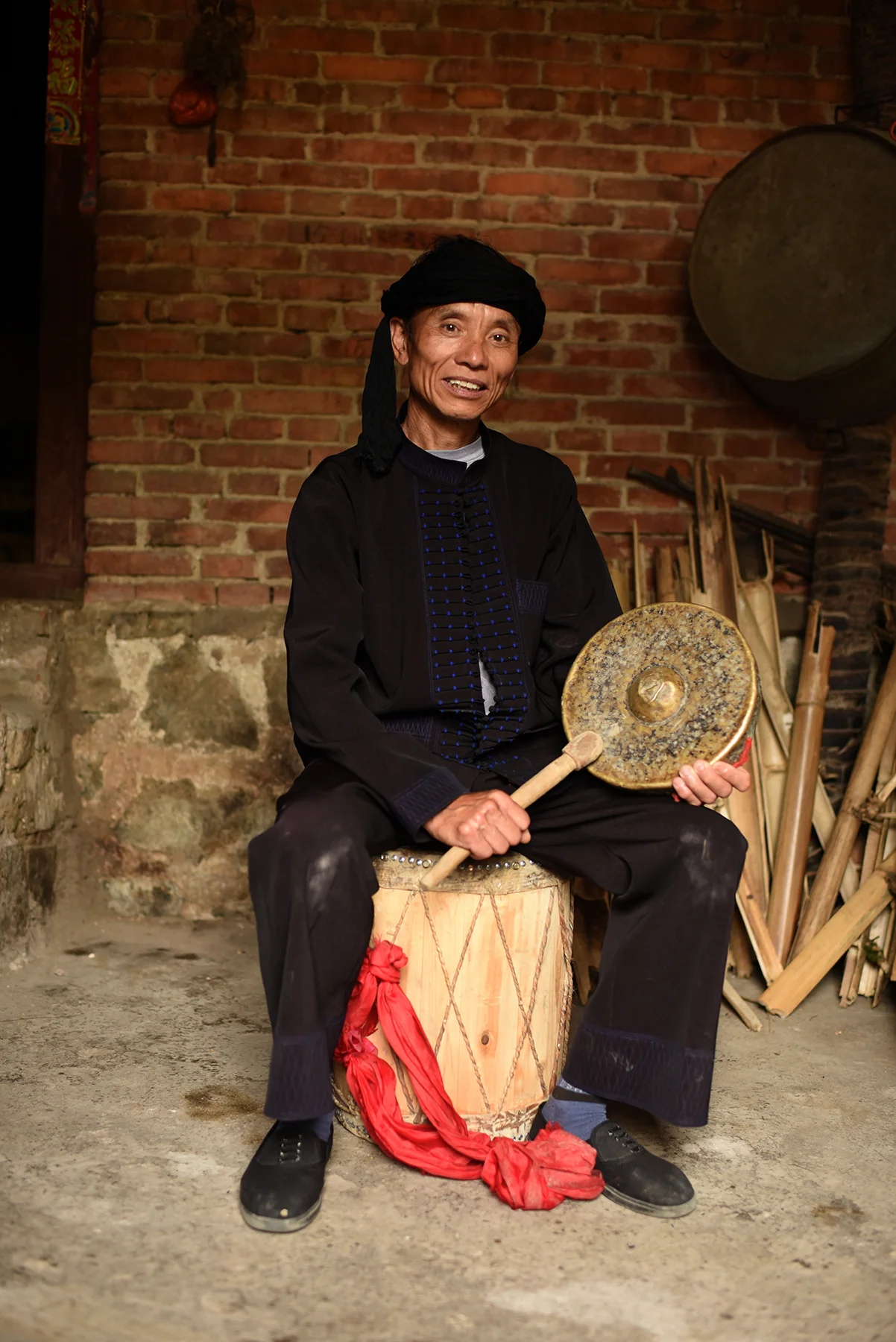 Li Sheng Fang, master of his craft the Mang Drum Dance, Potuo, Yunnan