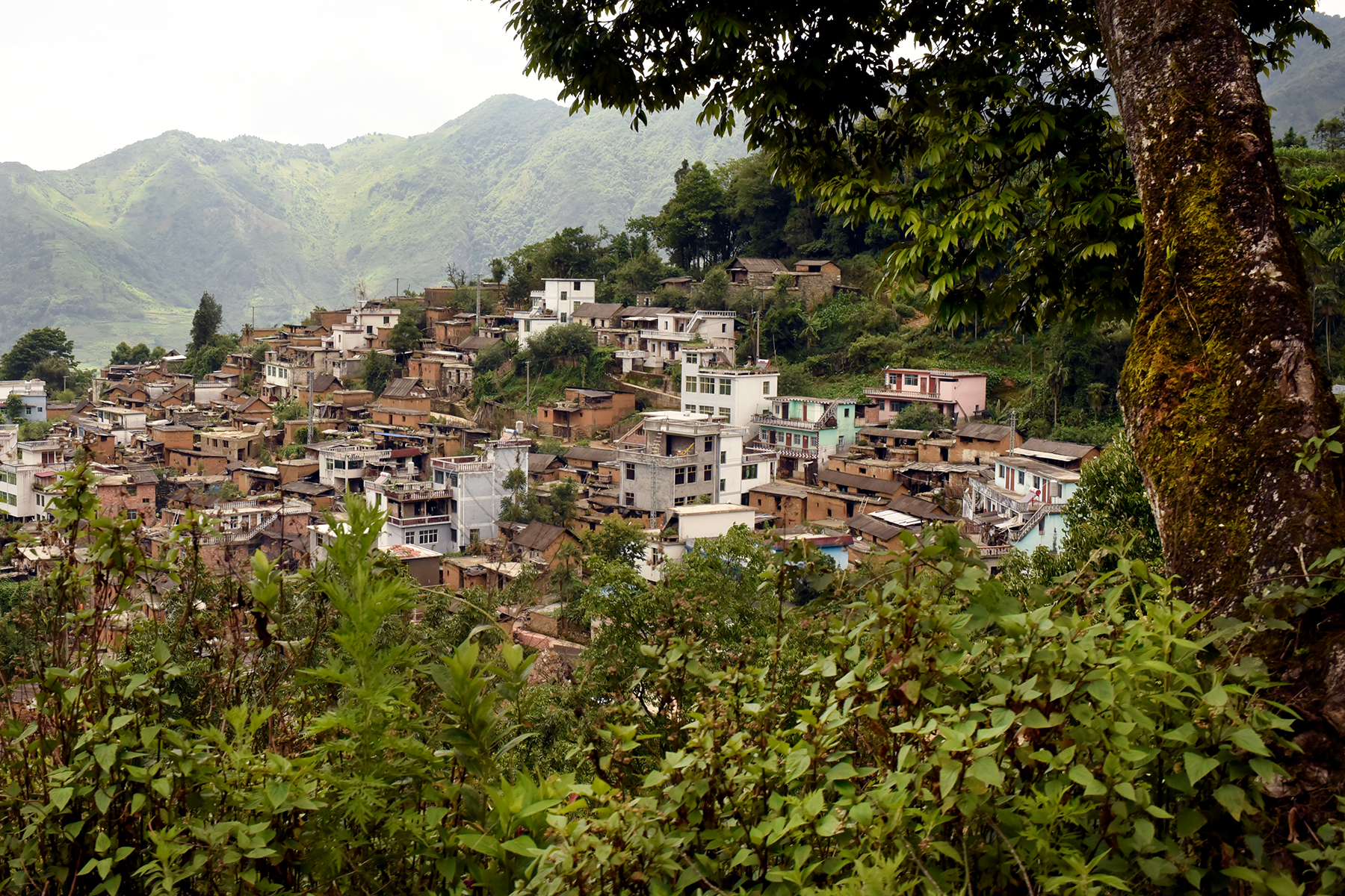  Luomo village 