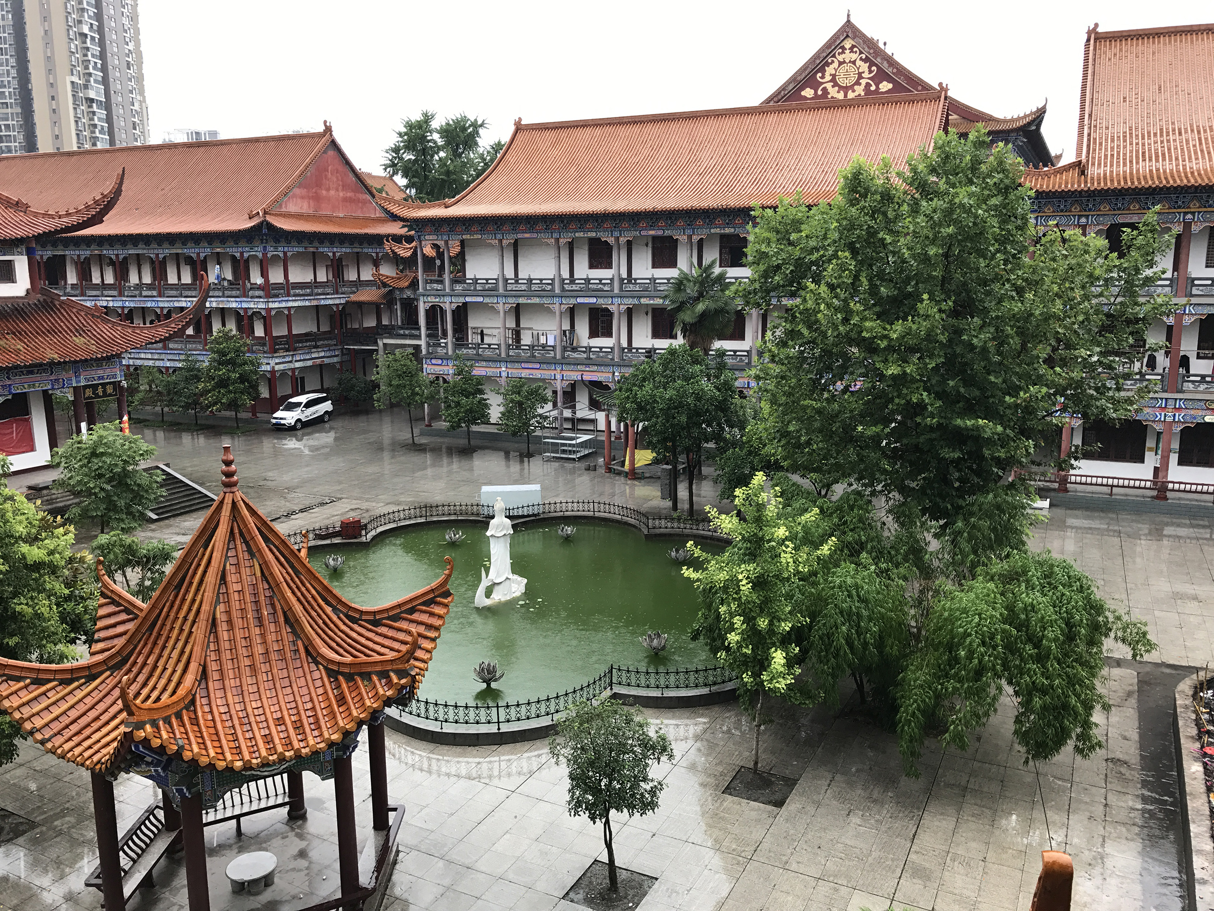  The view from the tower at Zhanghua Monastery,&nbsp;Jingzhou 