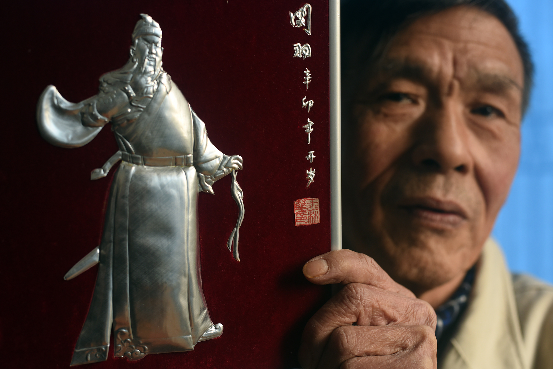  Wang Hualin, Inheritor of Intangible Culture Heritage, metalwork and egg sculpture, Jingzhou 