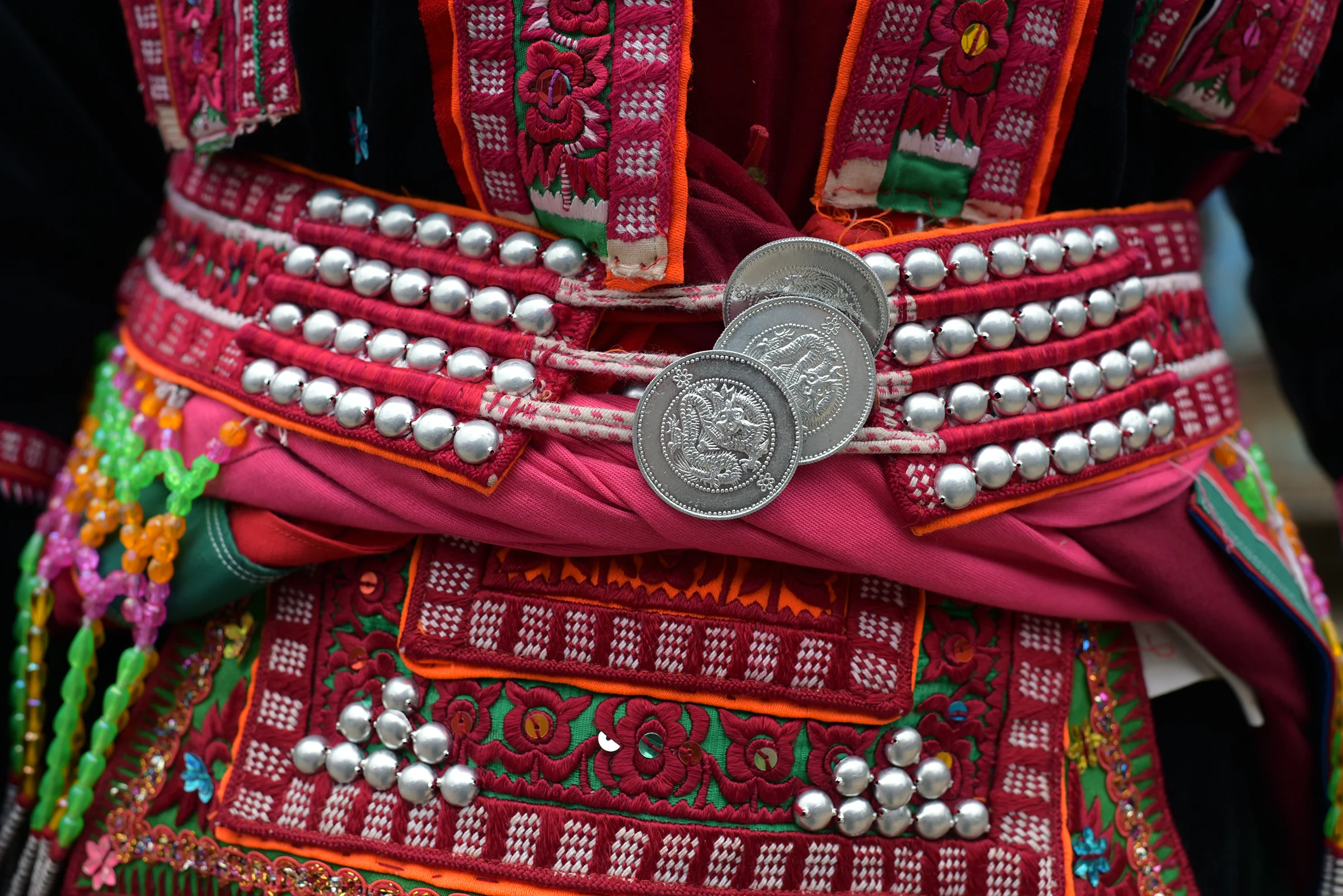 Yi costume design, Pengzu village