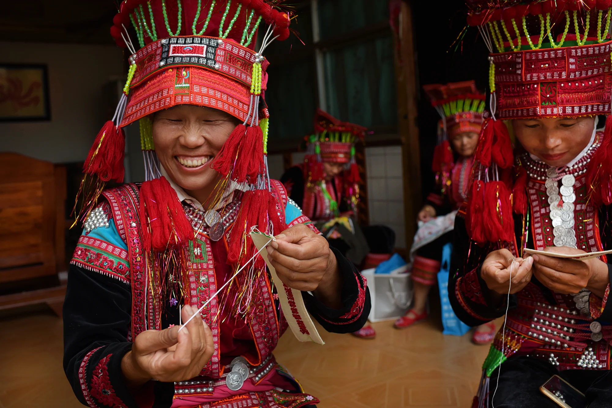 Embroidery, Yi costume design and dance, Pengzu village
