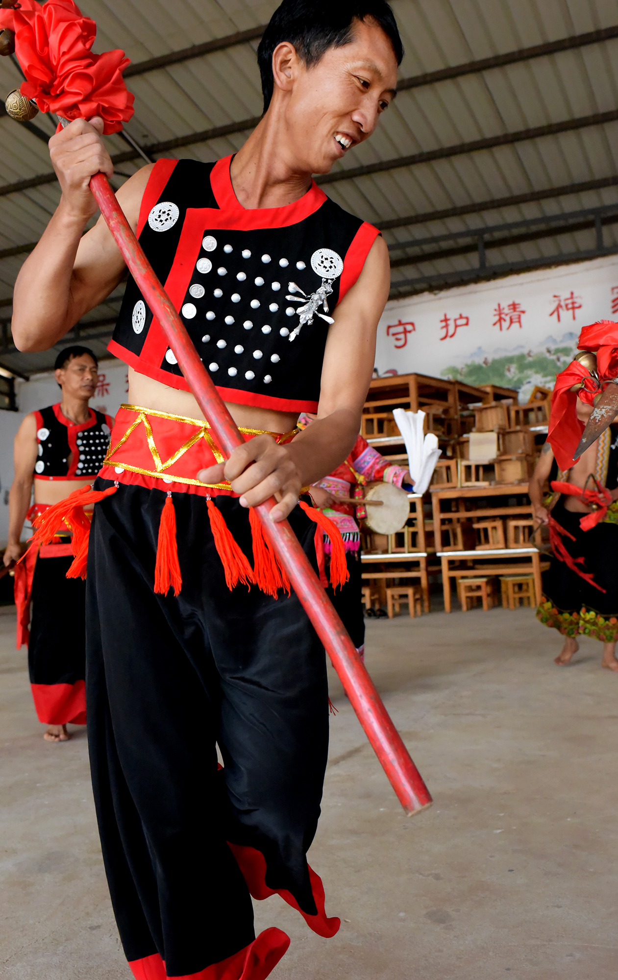  Hua Gu dance and costume design; Yi people of Mo Pi village 