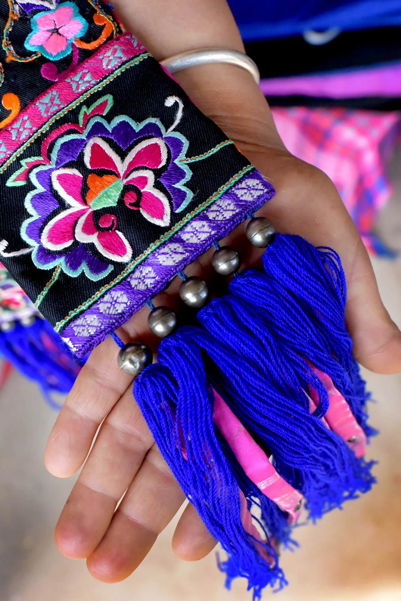 Hua Gu costume design; Yi people of Mo Pi village
