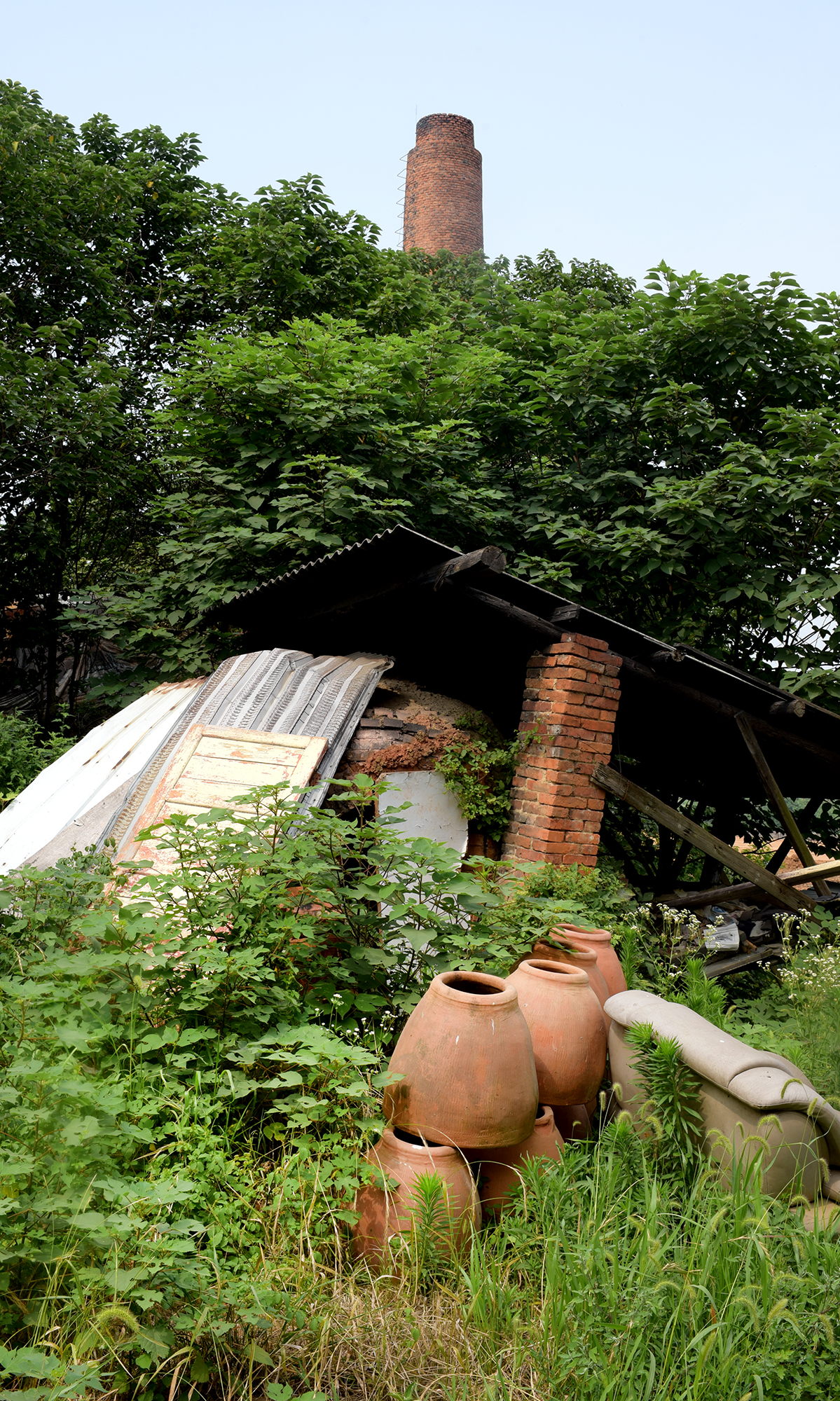  The workshop and kiln of Xia Yugu, Inheritor of ICH pottery, Cao Shi village, Jingzhou. 