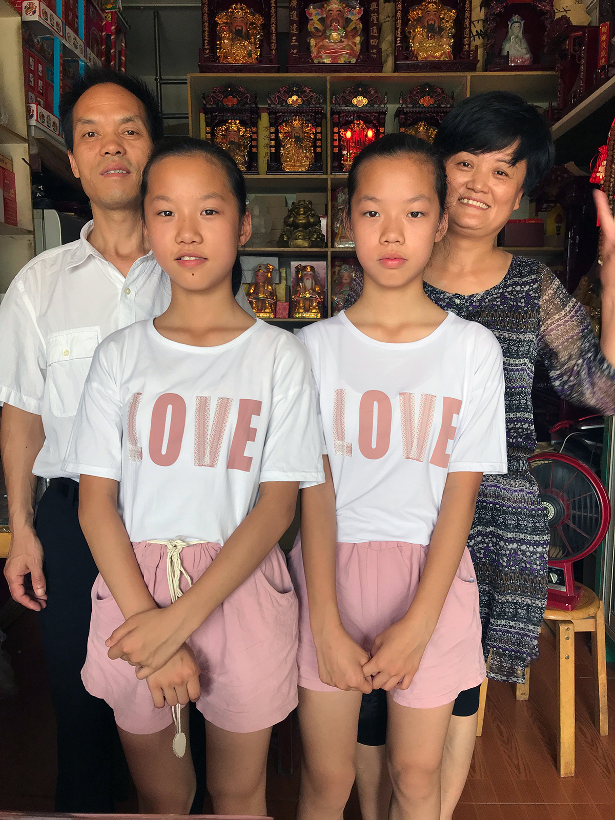  Father, Xin Xian Shou, and mother, Zhu Yuan e, with their daughters inside the incense shop. 