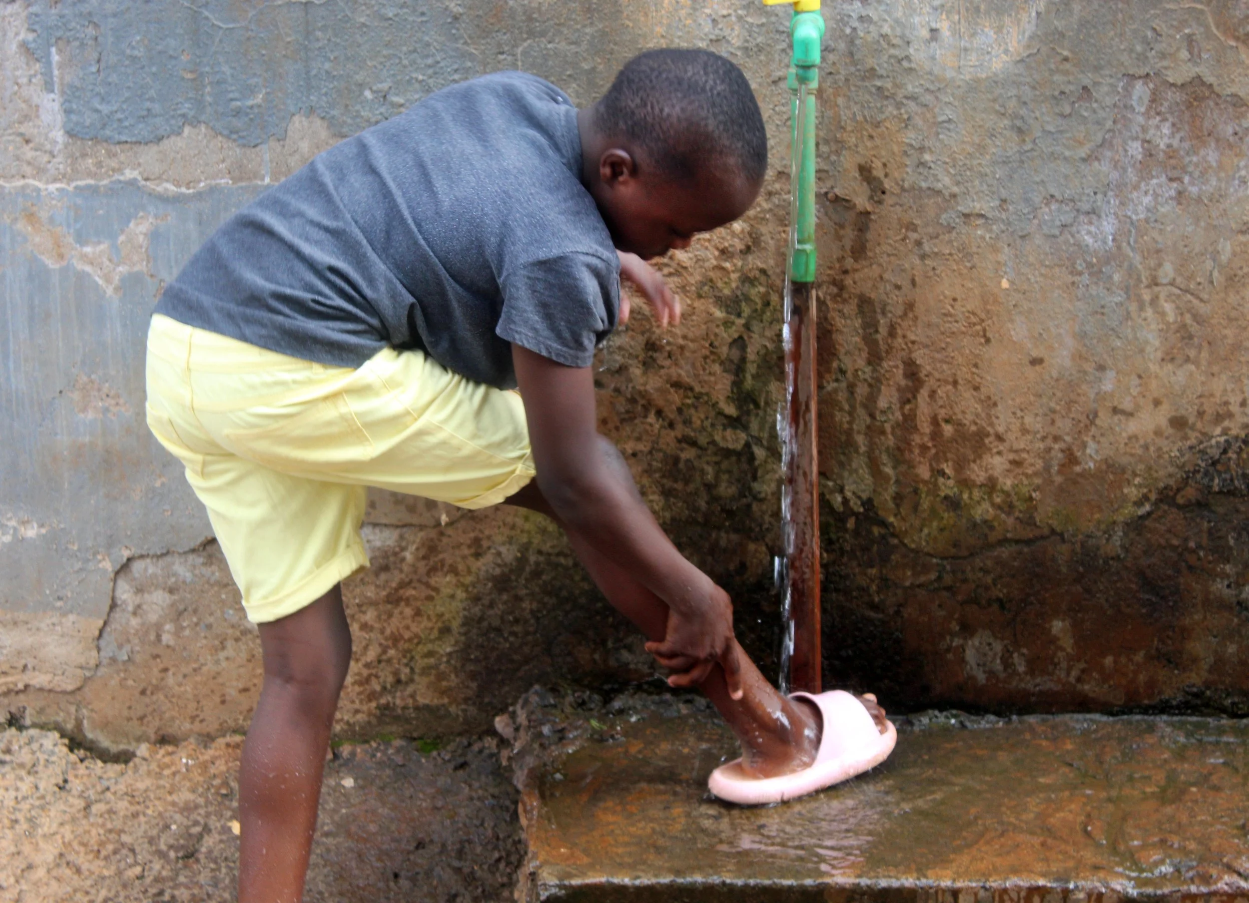 WASHING FEET.jpg